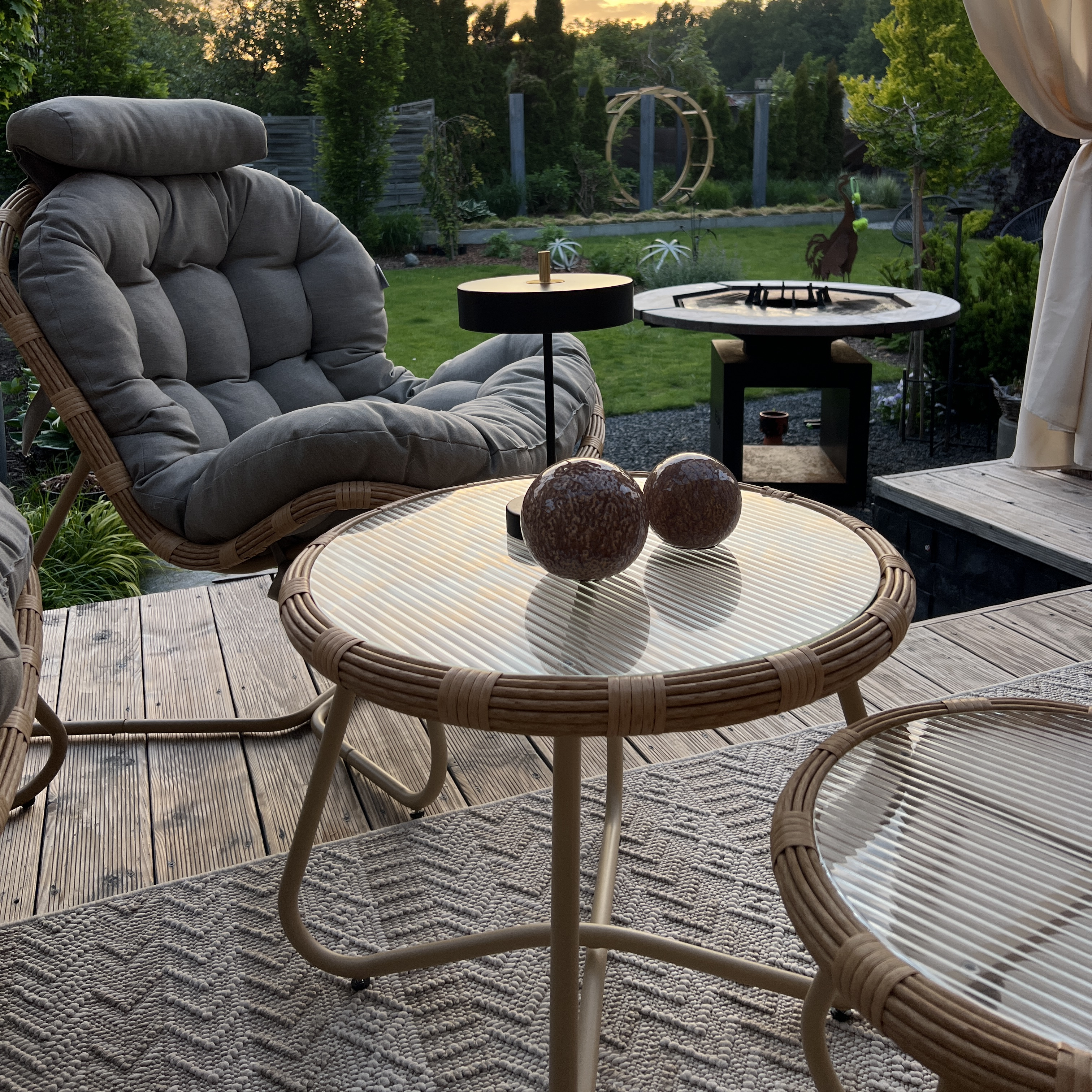 Zestaw mebli ogrodowych RODOS CAFFE Natural/Light Grey - Bjørkka zdjęcie realizacji 3