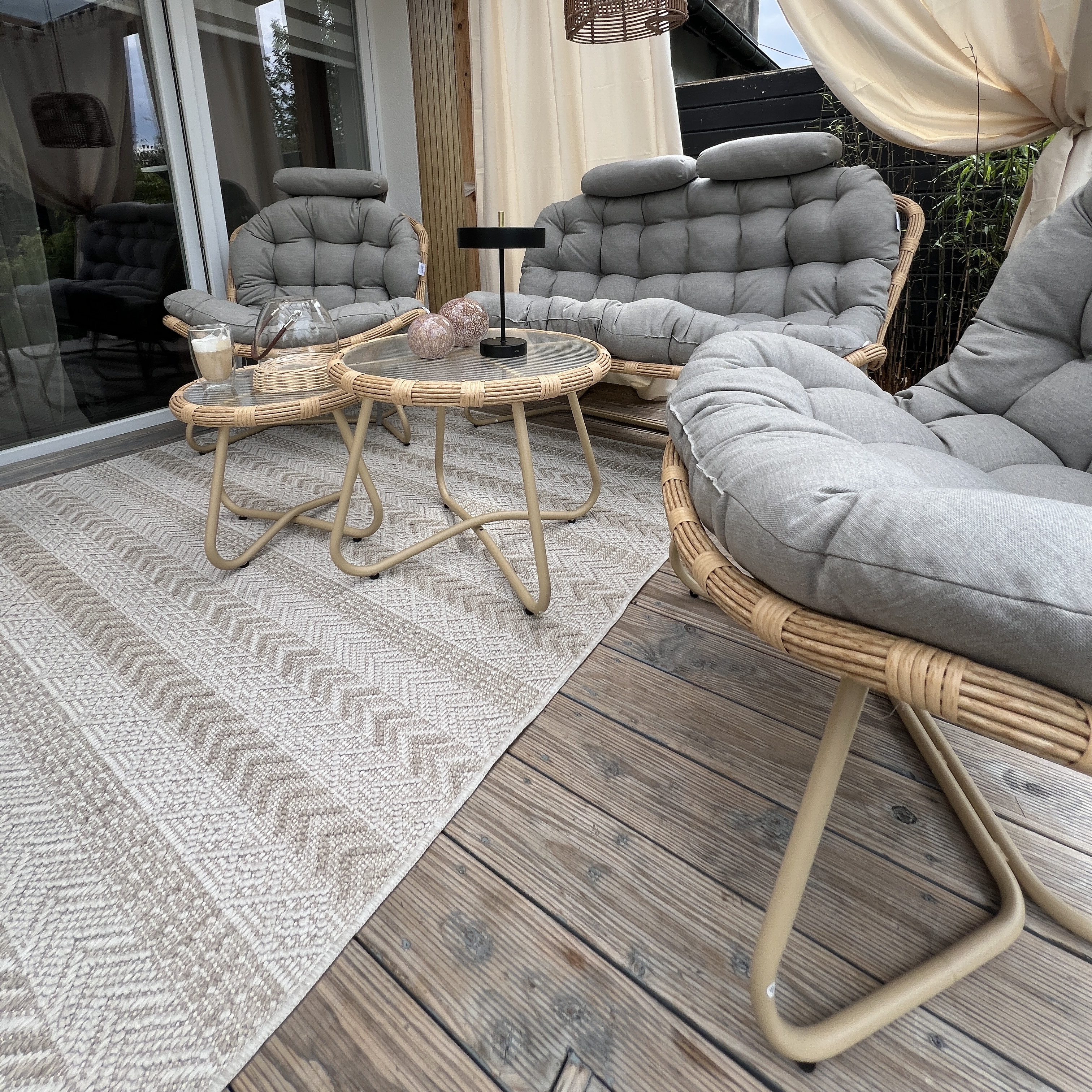 Zestaw mebli ogrodowych RODOS CAFFE Natural/Light Grey - Bjørkka zdjęcie realizacji 5