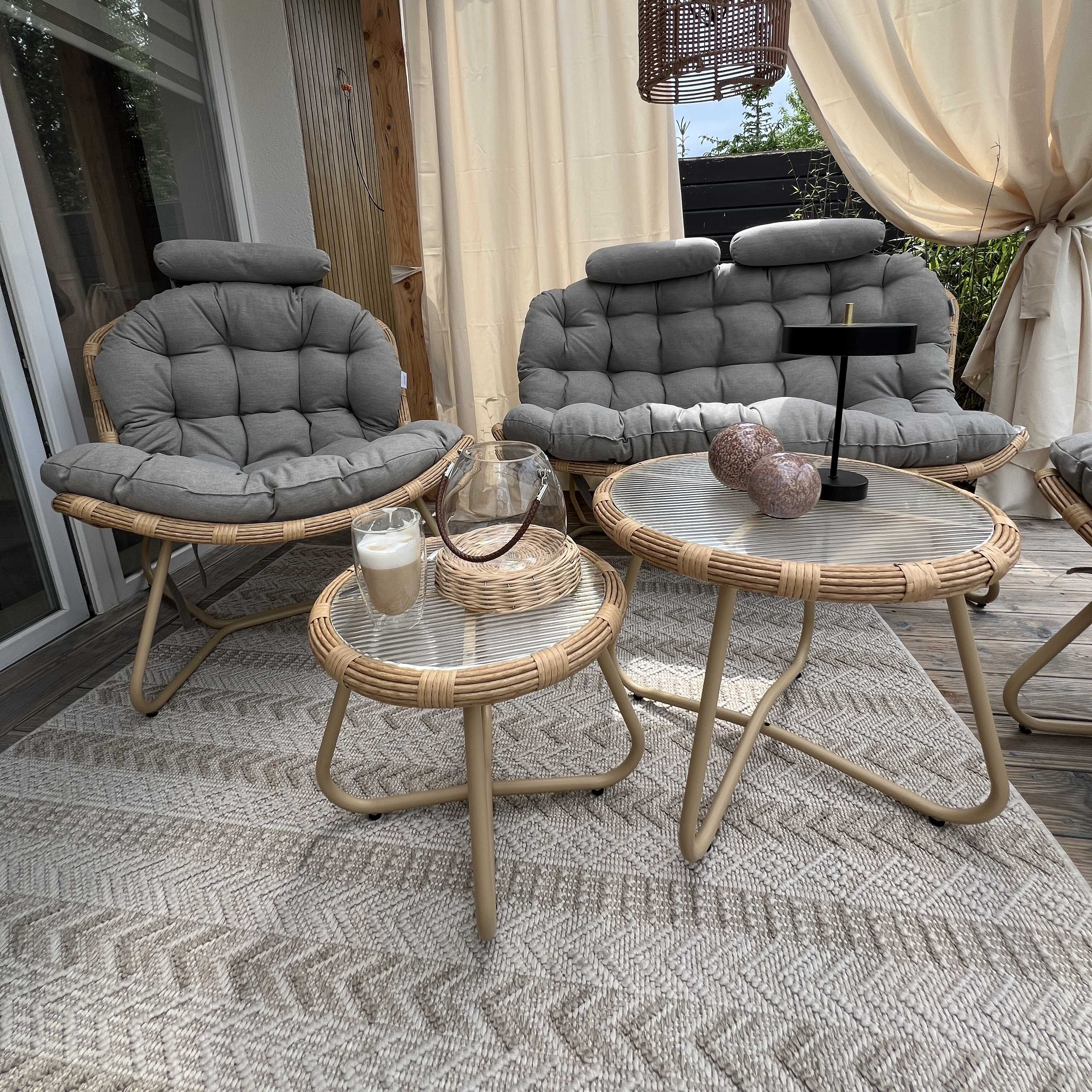 Zestaw mebli ogrodowych RODOS CAFFE Natural/Light Grey - Bjørkka zdjęcie realizacji 6