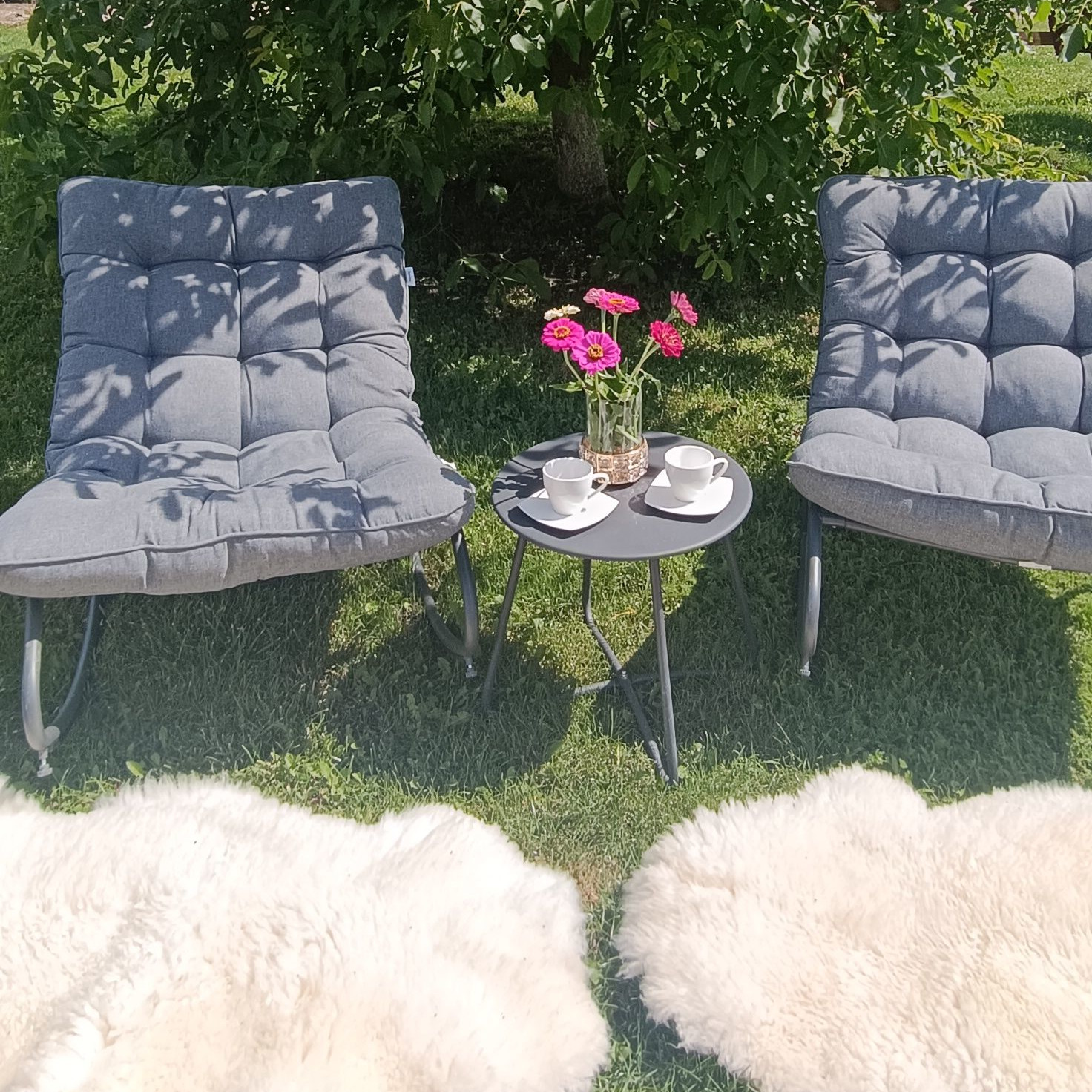 Fotel bujany AGAVA Dark Grey - Bjørkka zdjęcie realizacji 1