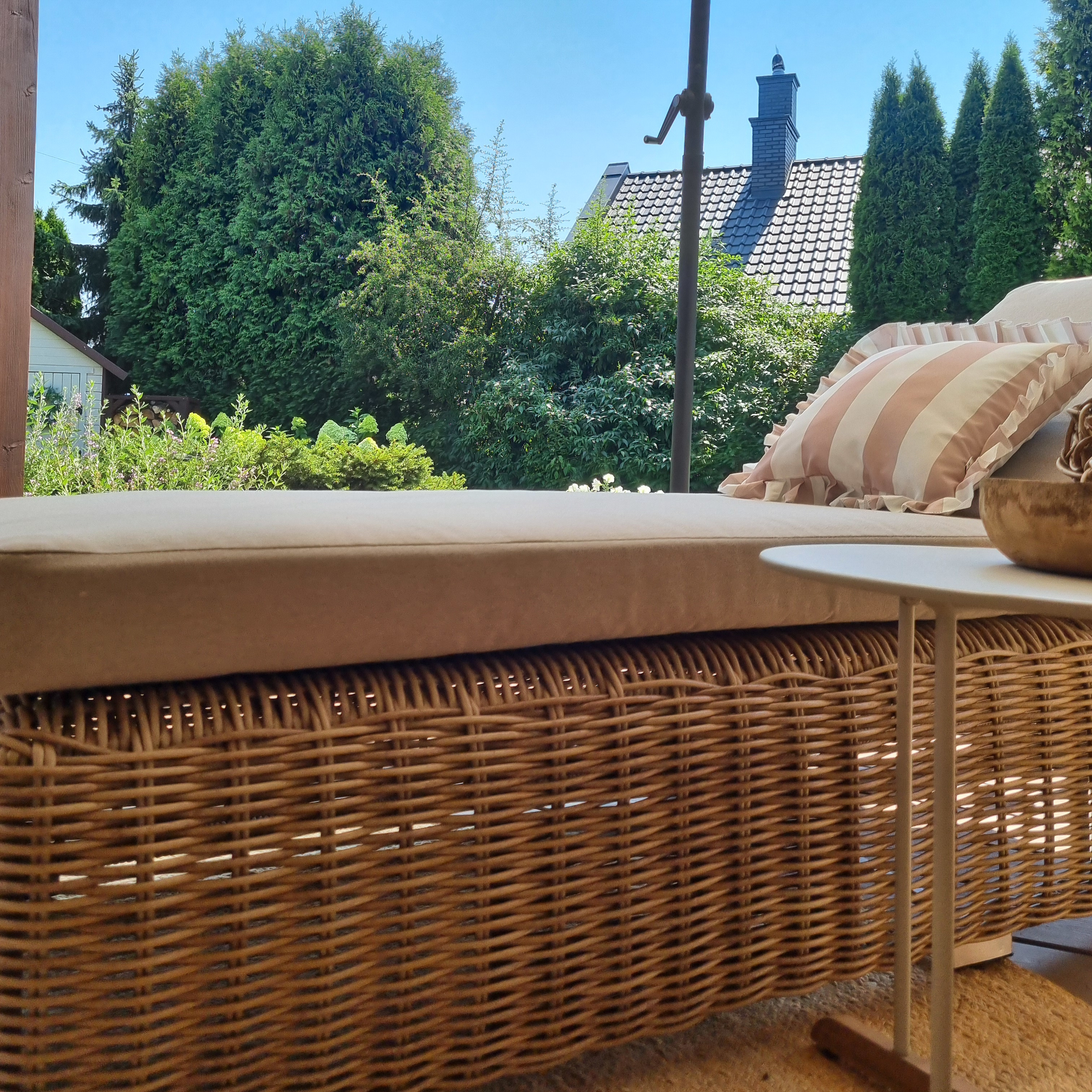 Leżak ogrodowy z poduszką JAKARTA Beige - Furrore zdjęcie realizacji 5