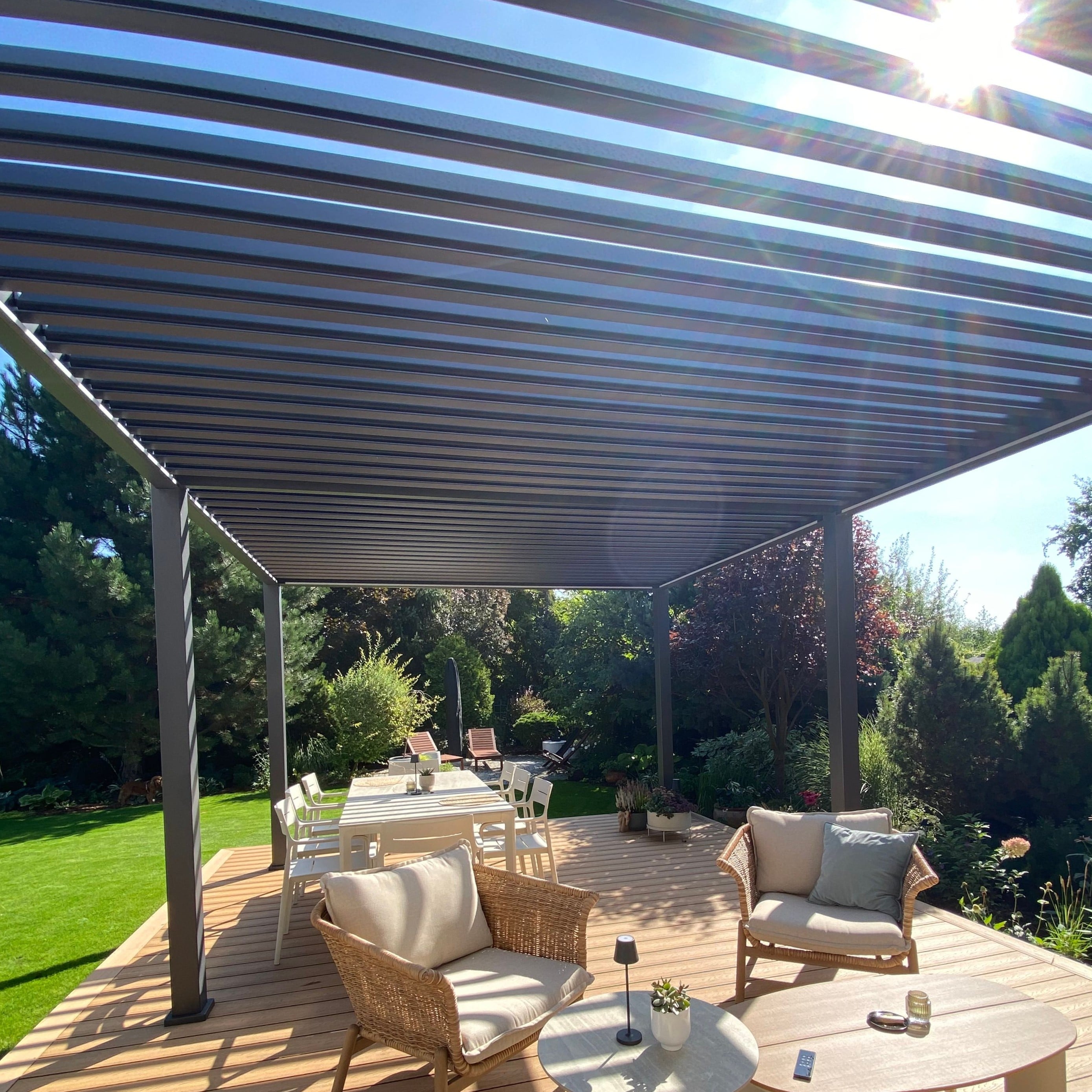 Pergola ogrodowa DELUXE Automatic + LED 3,6x5,3 Anthracite - Gutroof zdjęcie realizacji 2