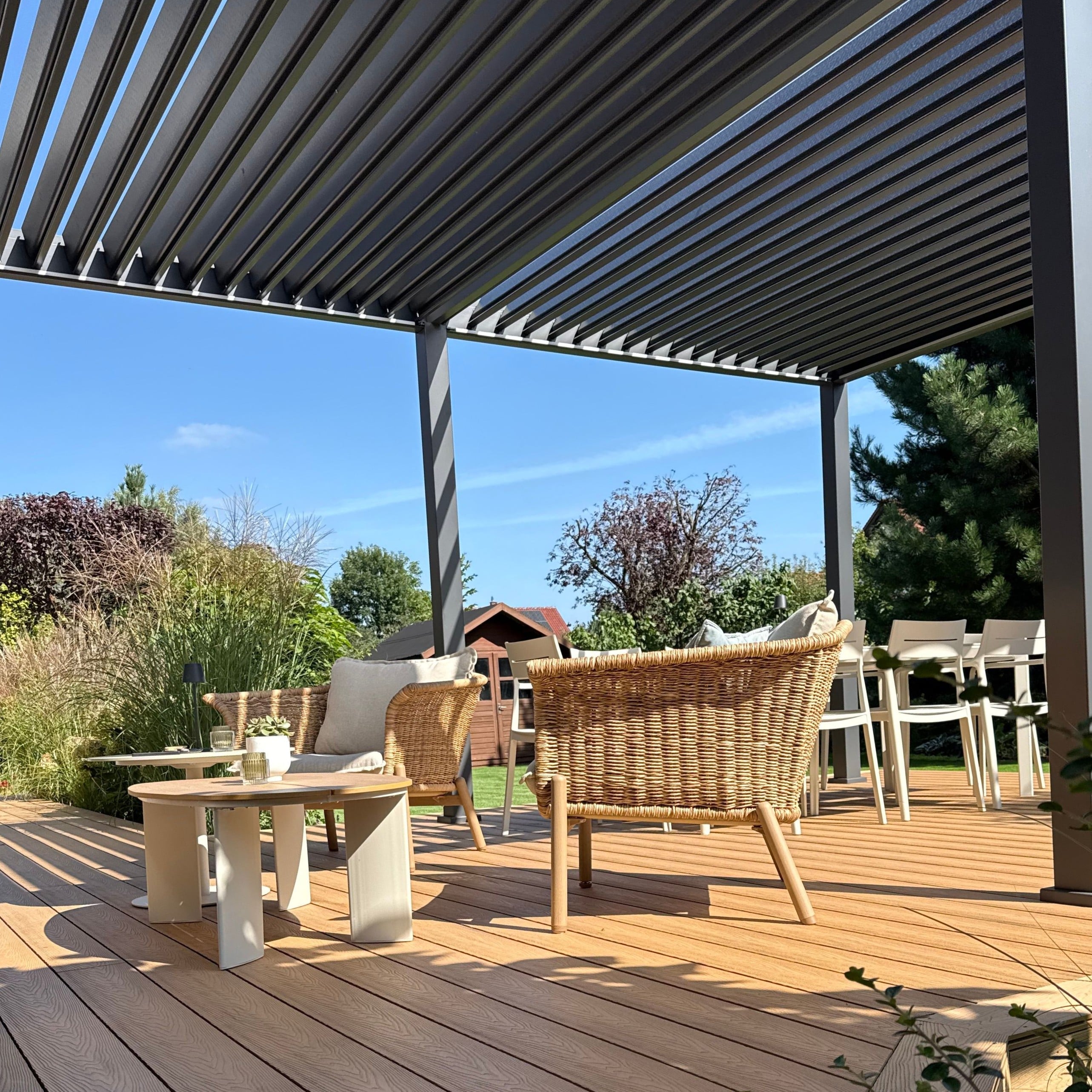Pergola ogrodowa DELUXE Automatic + LED 3,6x5,3 Anthracite - Gutroof zdjęcie realizacji 3