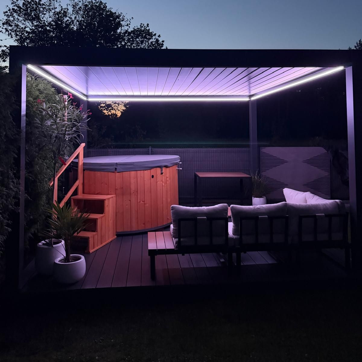 Pergola tarasowa DELUXE PRO Automatic 4x4 + LED, Anthracite - Gutroof zdjęcie realizacji 3