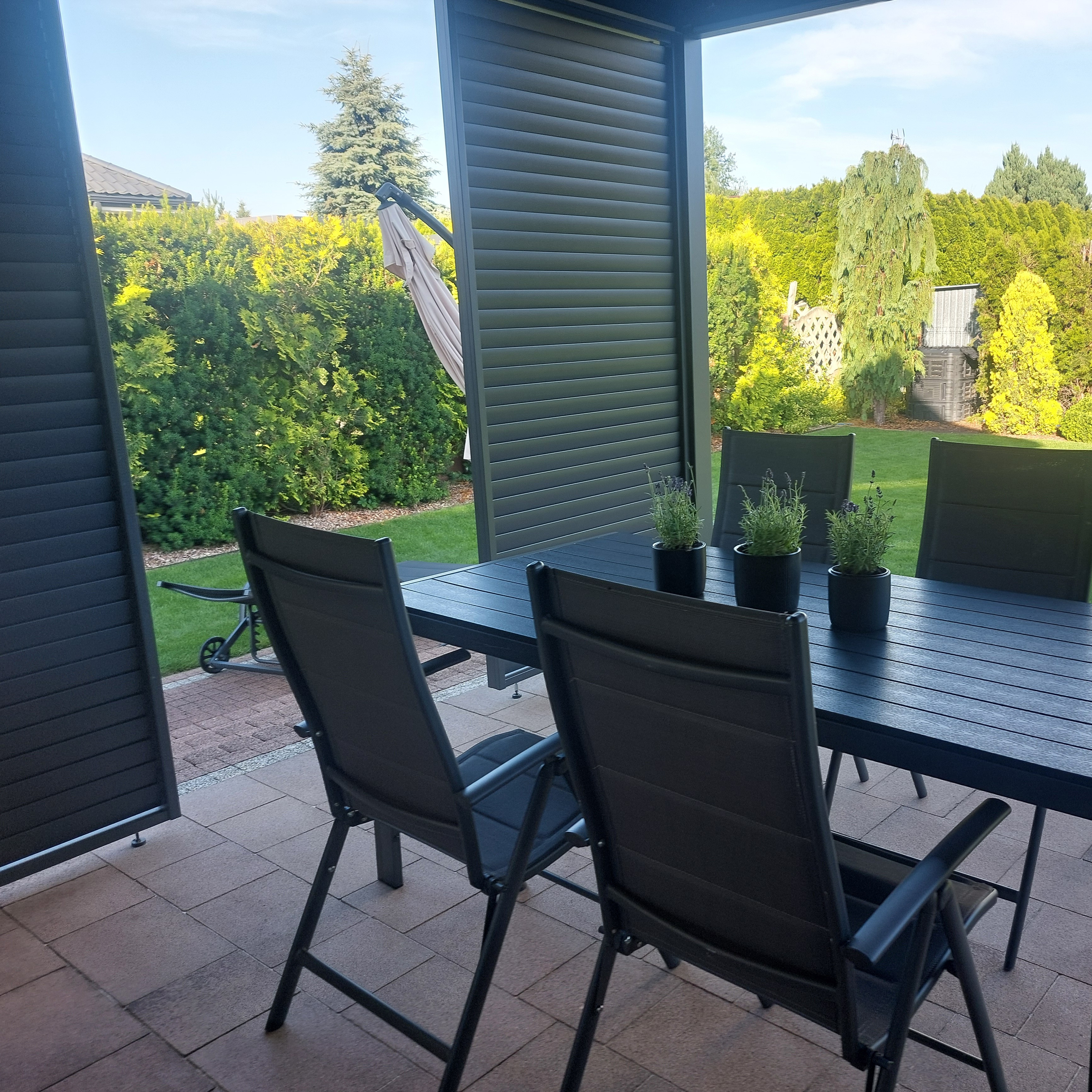 Panel żaluzjowy poziomy regulowany do pergoli ELEGANCE/DELUXE/FUSION 1.2 m Anthracite - Gutroof zdjęcie realizacji 1