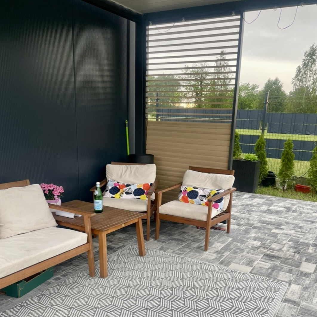 Panel żaluzjowy poziomy regulowany do pergoli ELEGANCE/DELUXE/FUSION 1.3 m Woodgrain - Gutroof zdjęcie realizacji 3