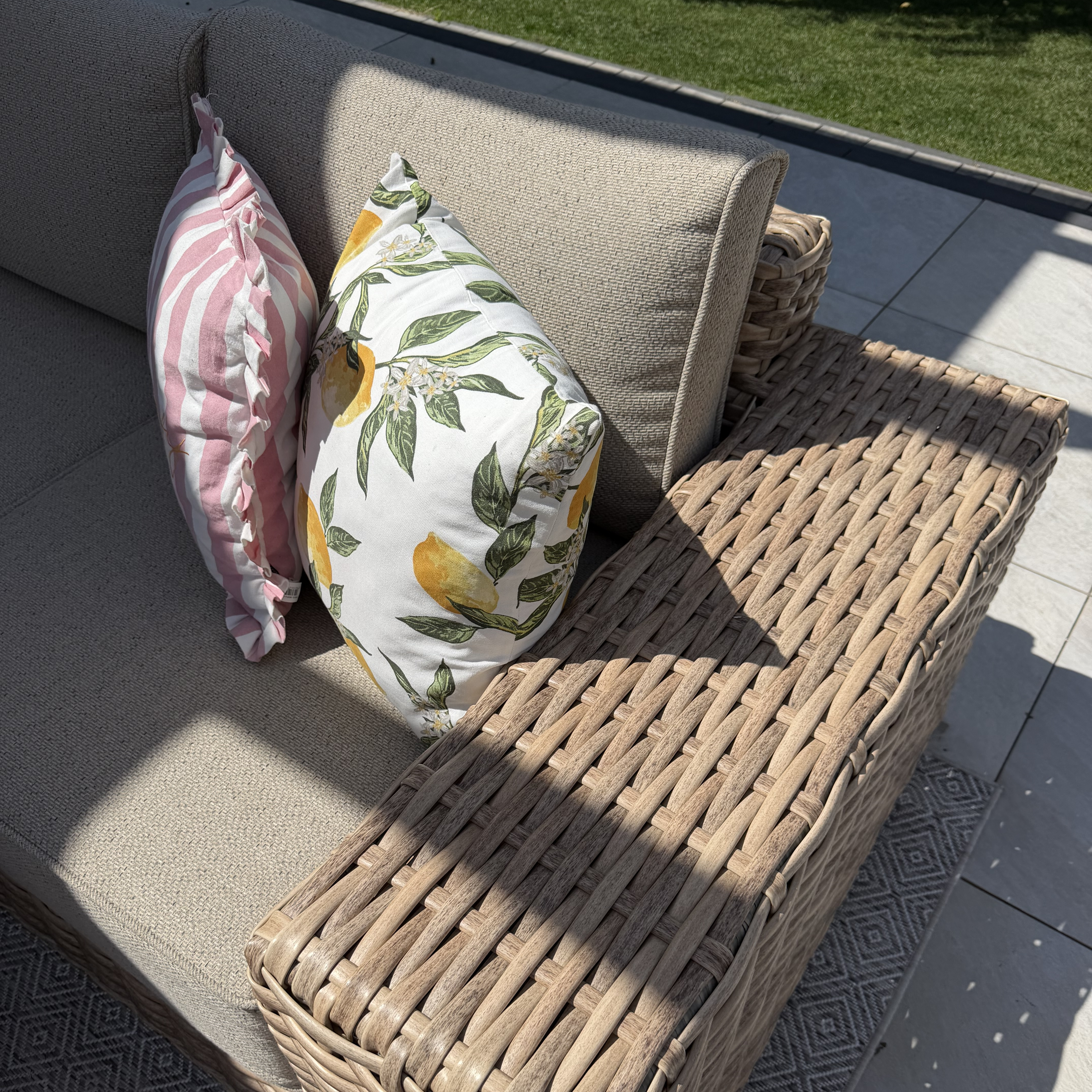 Narożnik ogrodowy z technorattanu VEGA CAFFE Beige - FURRORE zdjęcie realizacji 4