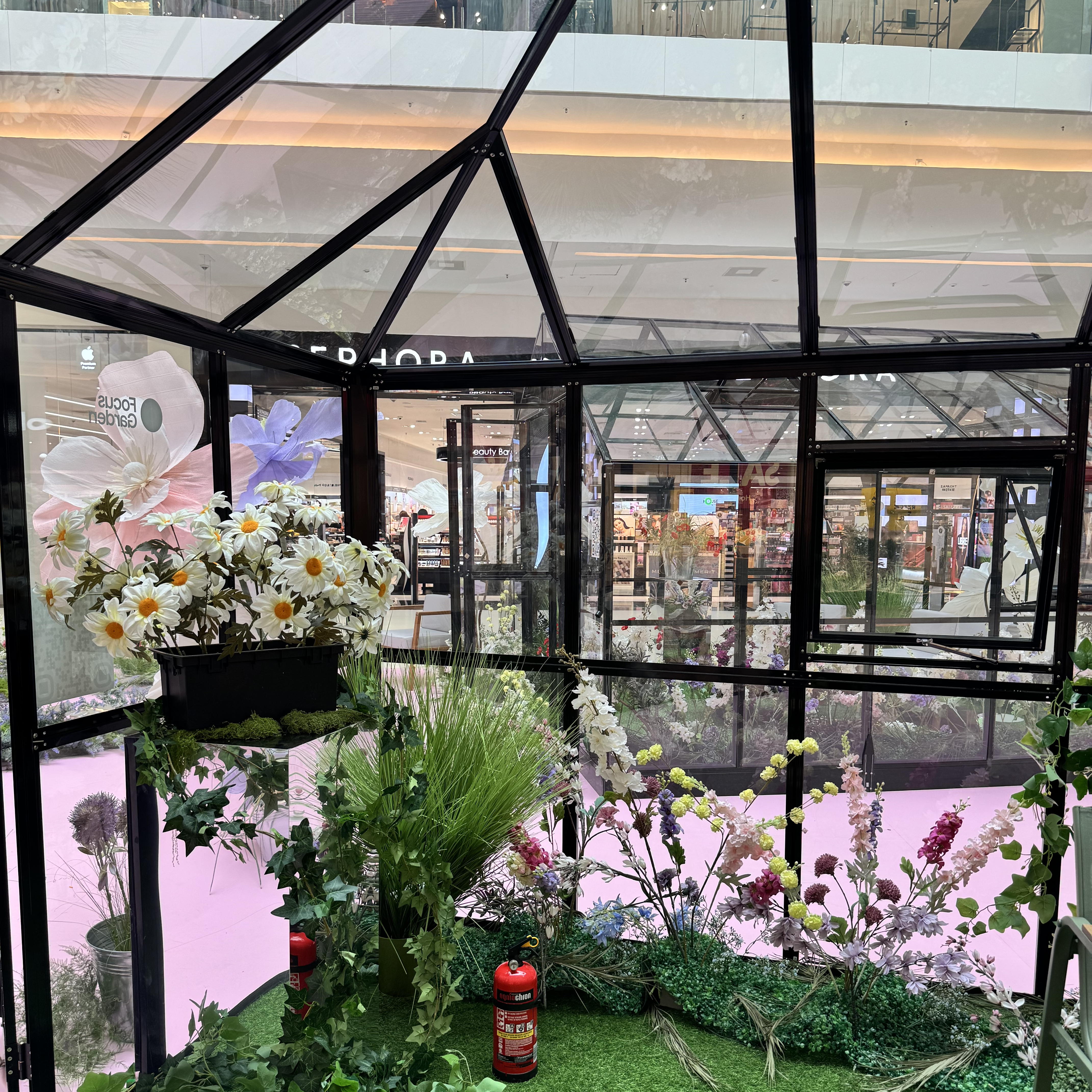 Oranżeria BROADWAY Black 436x436 Solid PC + Glass - Gutroof zdjęcie realizacji 3