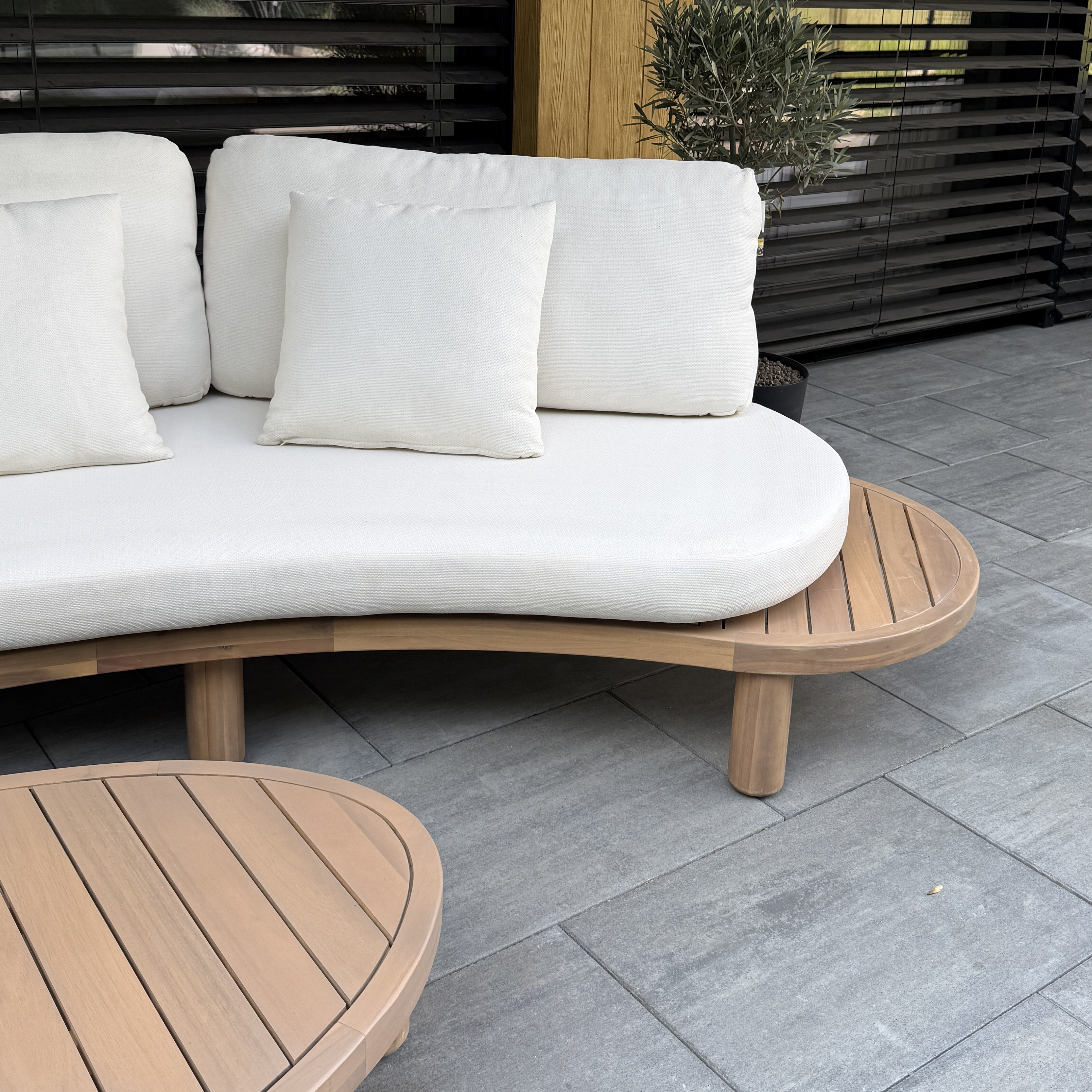 Narożnik ogrodowy z drewna akacjowego LUMIA CAFFE  Acacia Wood - Bjørkka zdjęcie realizacji 1