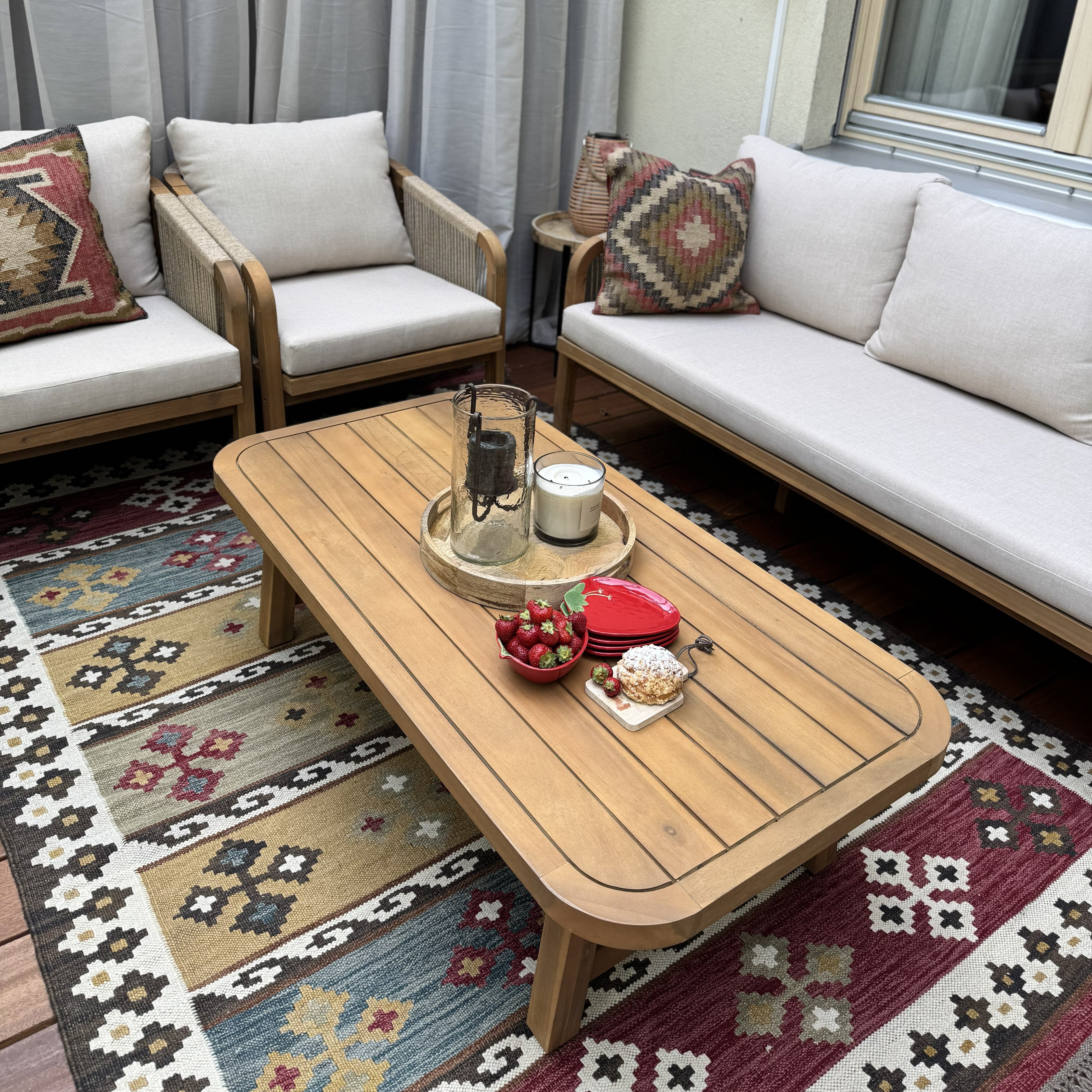 Zestaw mebli wypoczynkowych z drewna akacjowego SKALA CAFFE Acacia Wood - Bjørkka zdjęcie realizacji 7