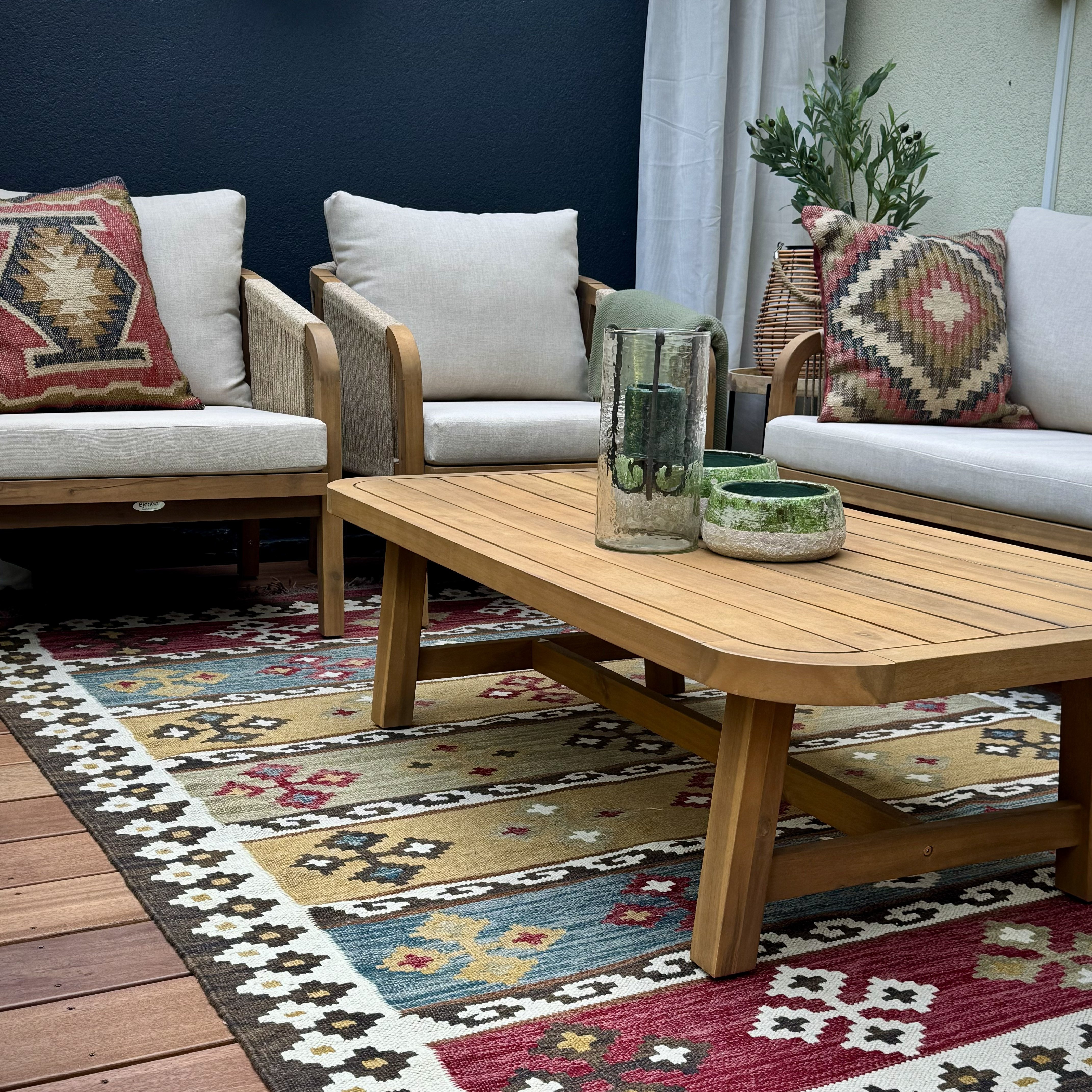 Zestaw mebli wypoczynkowych z drewna akacjowego SKALA CAFFE Acacia Wood - Bjørkka zdjęcie realizacji 9