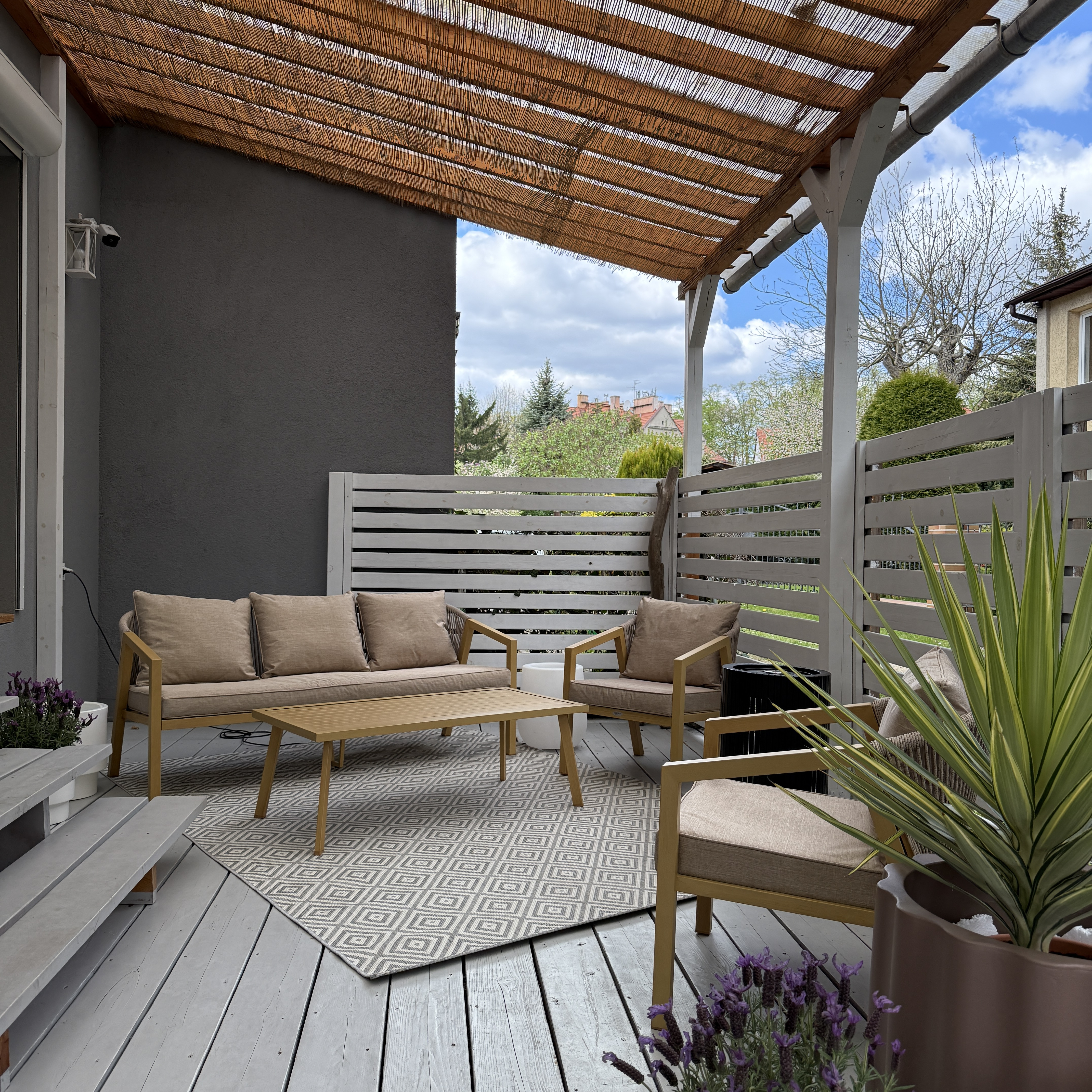 Zestaw ogrodowy LOARA CAFFE MAX WOOD LOOK - Bjørkka zdjęcie realizacji 5
