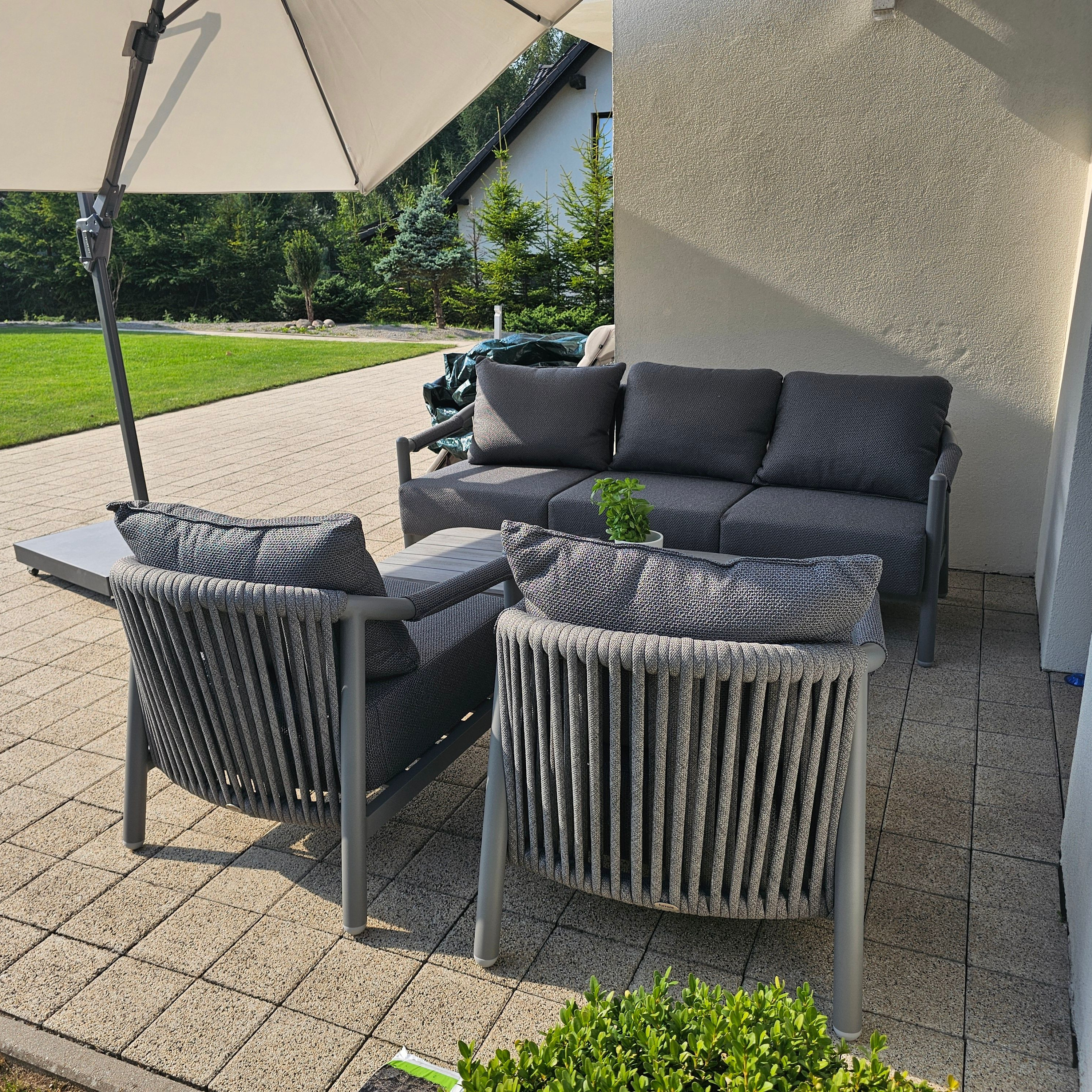 Meble tarasowe z aluminium MONTI CAFFE GREY - FURRORE zdjęcie realizacji 3