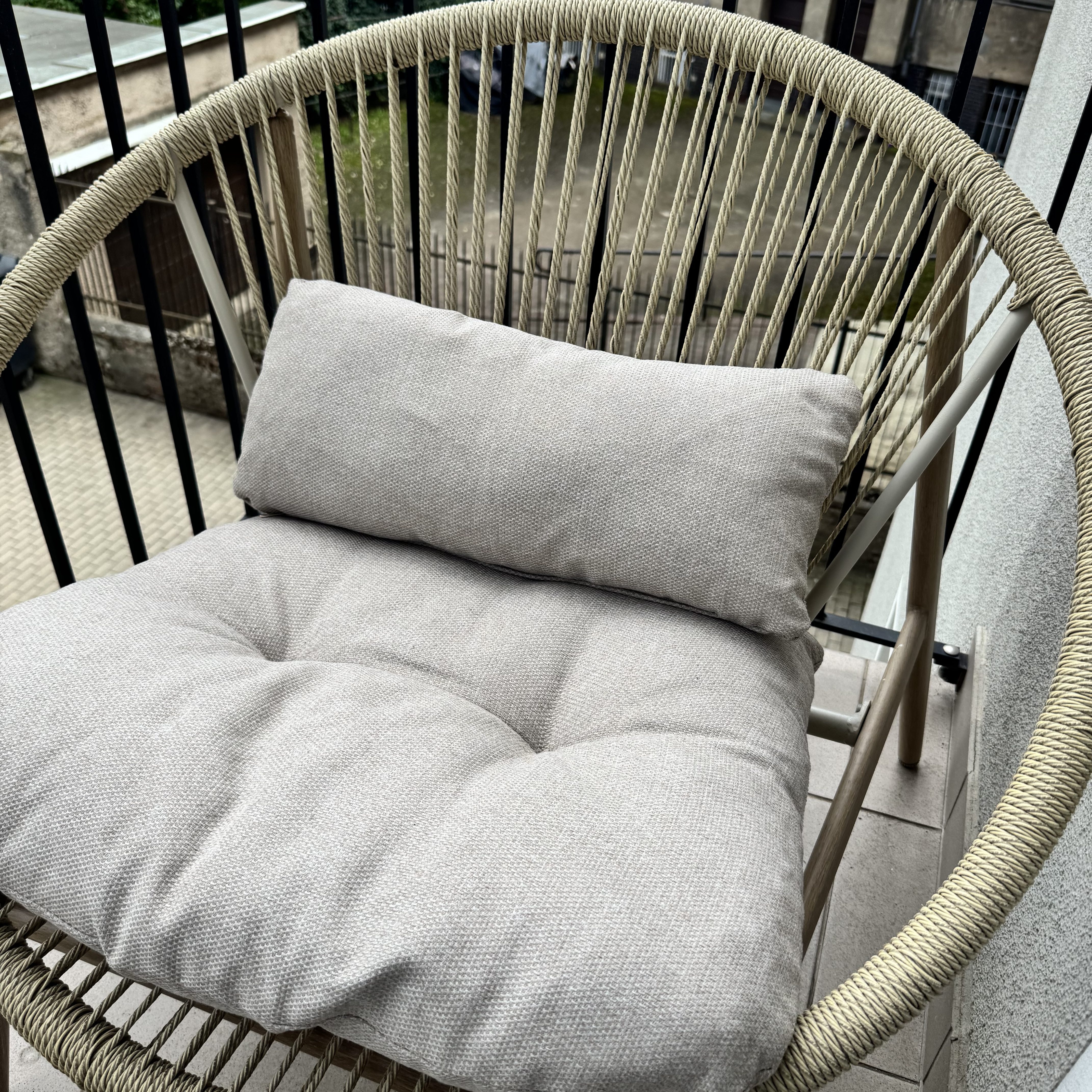 Komplet mebli na ogród GALLA 2+1 Light Beige - Bjørkka zdjęcie realizacji 11
