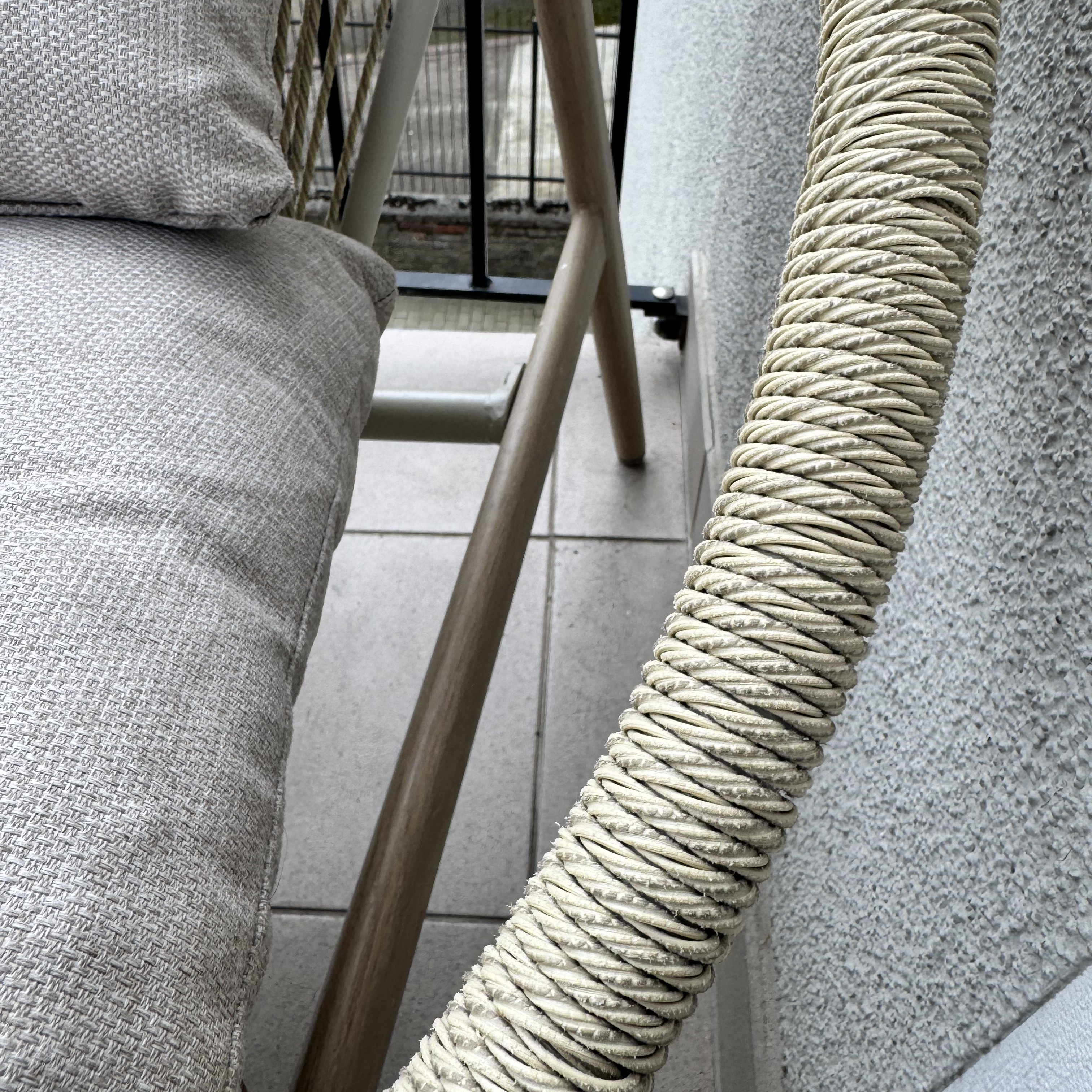 Komplet mebli na ogród GALLA 2+1 Light Beige - Bjørkka zdjęcie realizacji 13
