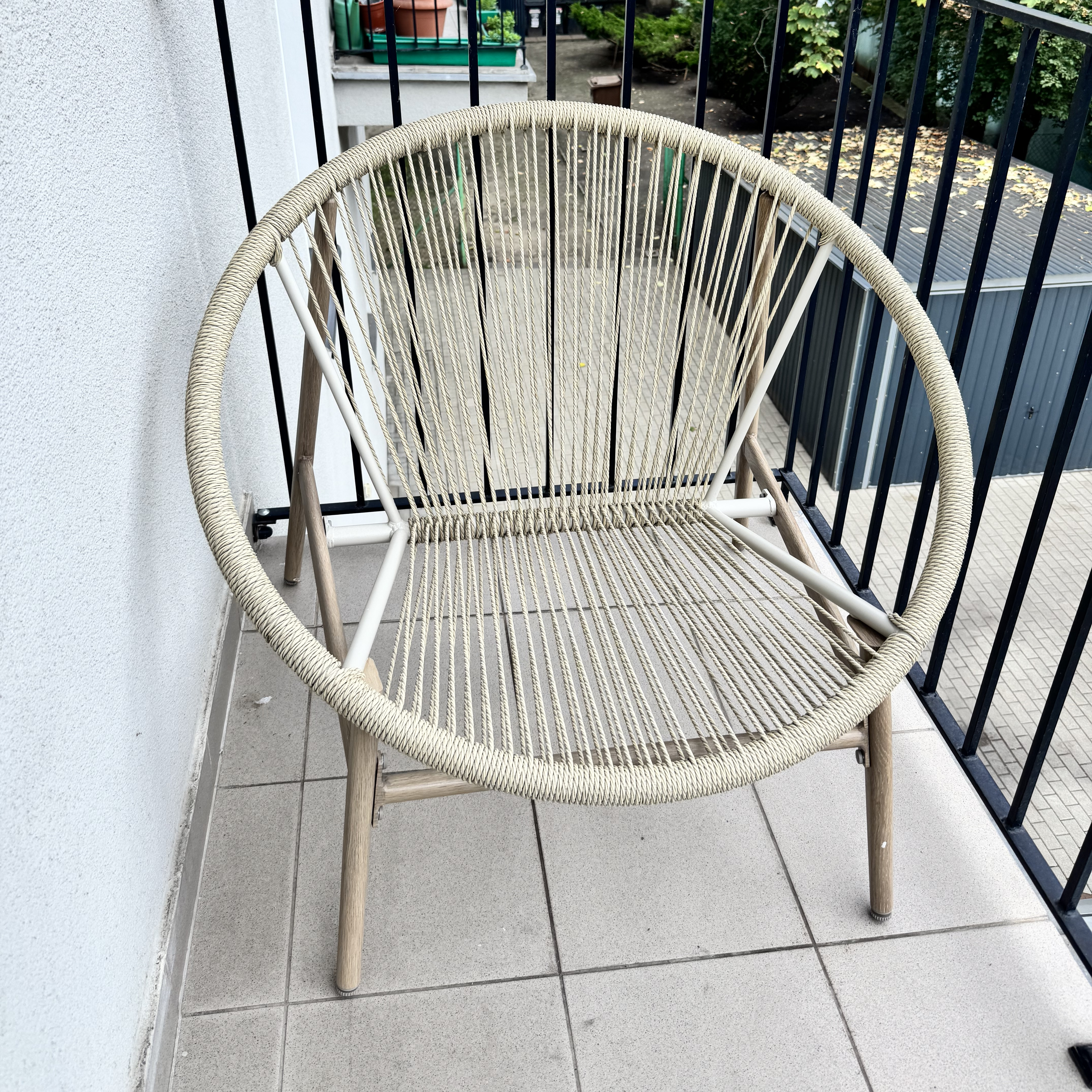 Komplet mebli na ogród GALLA 2+1 Light Beige - Bjørkka zdjęcie realizacji 14