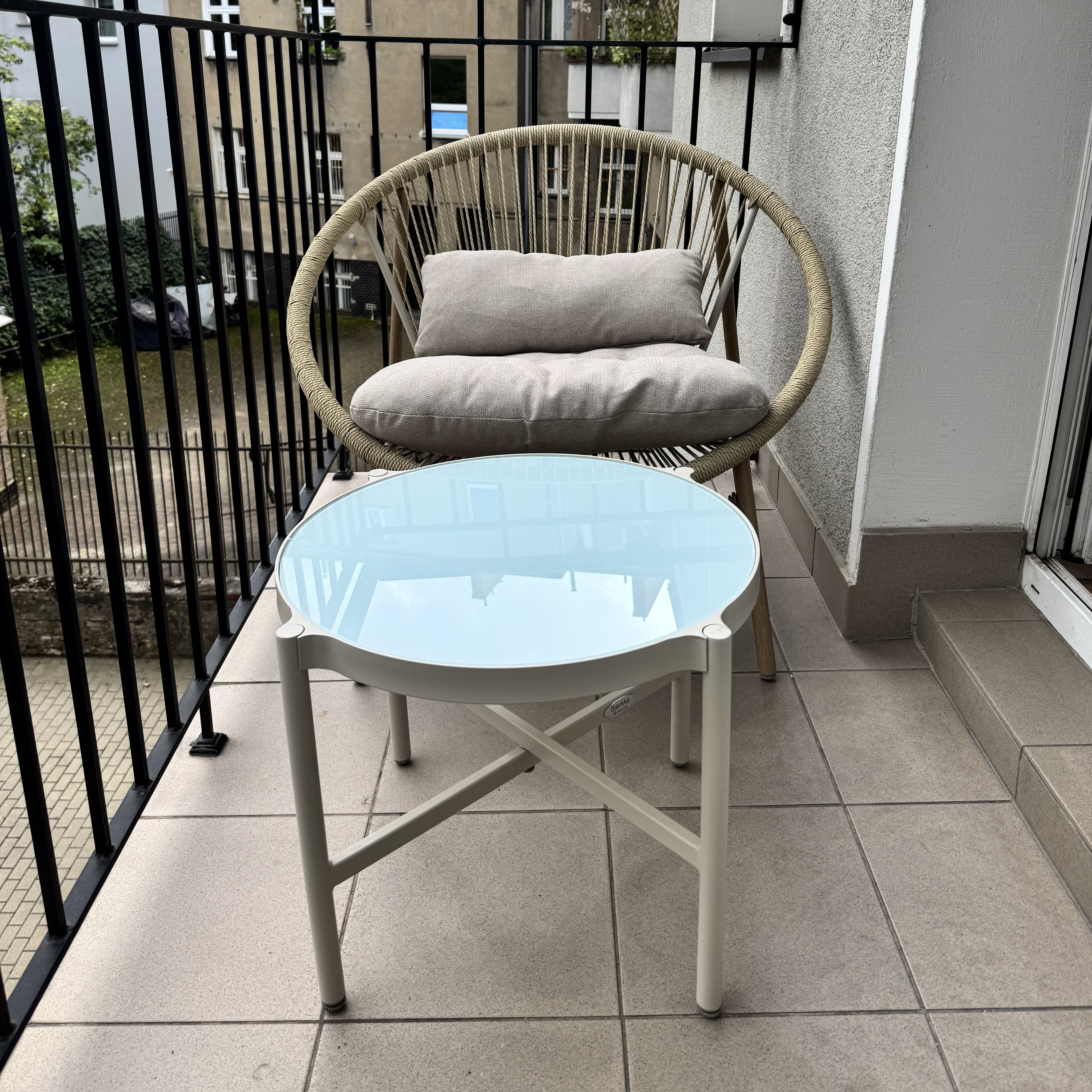 Komplet mebli na ogród GALLA 2+1 Light Beige - Bjørkka zdjęcie realizacji 9