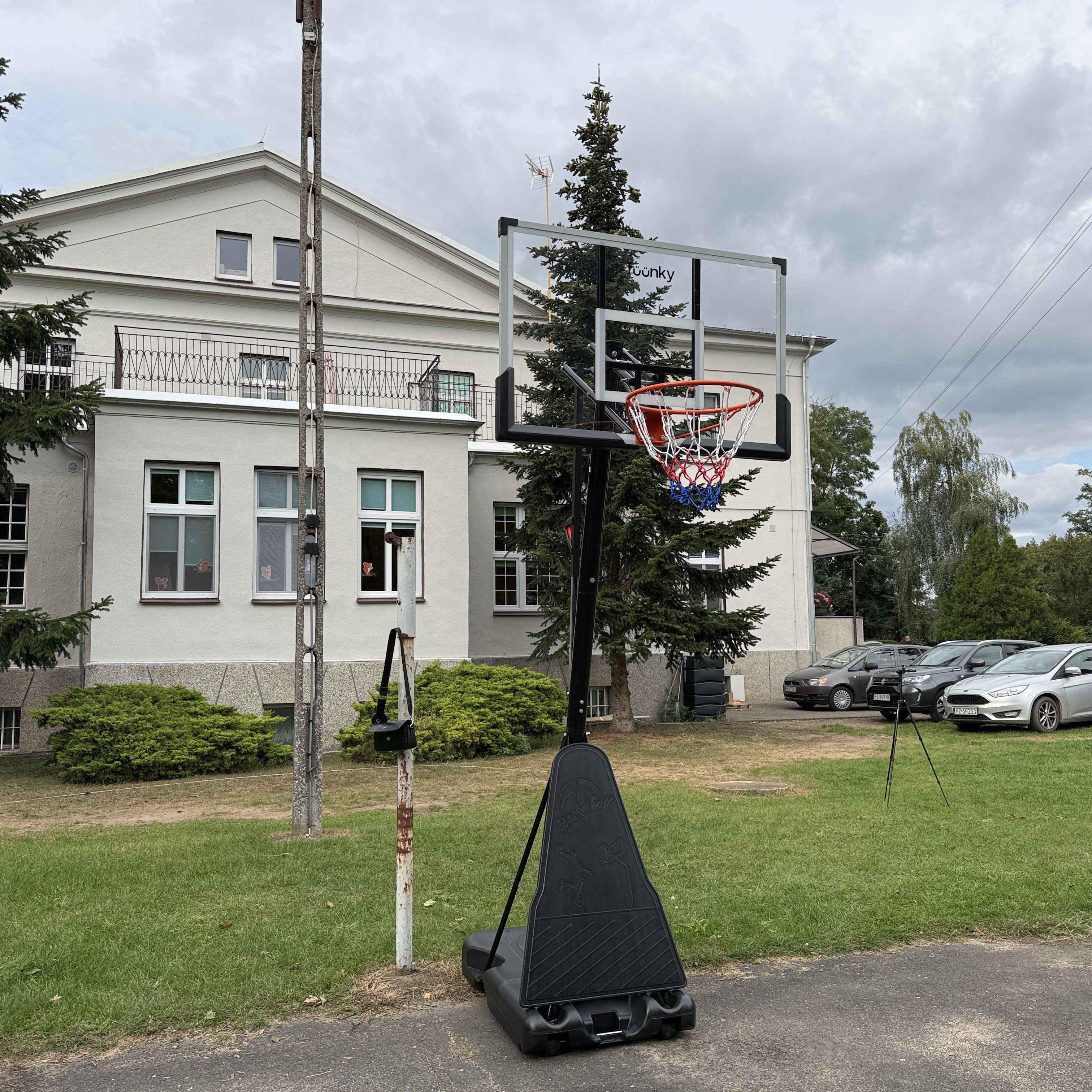 Mobliny kosz do koszykówki na ogród 245-305 cm - Fuunky zdjęcie realizacji 1