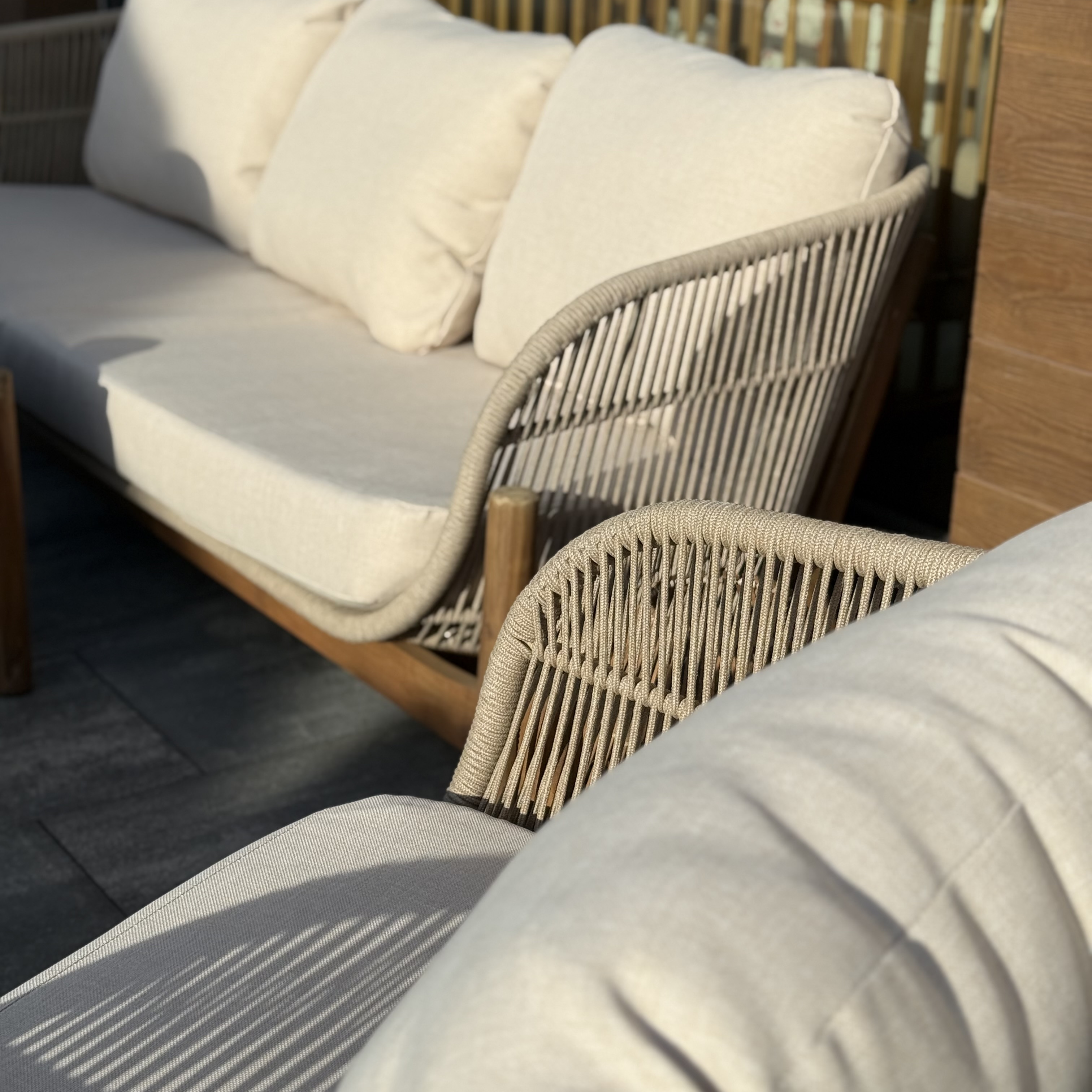 Zestaw mebli na taras BERGEN CAFFE MAX Acacia Wood - Bjørkka zdjęcie realizacji 2