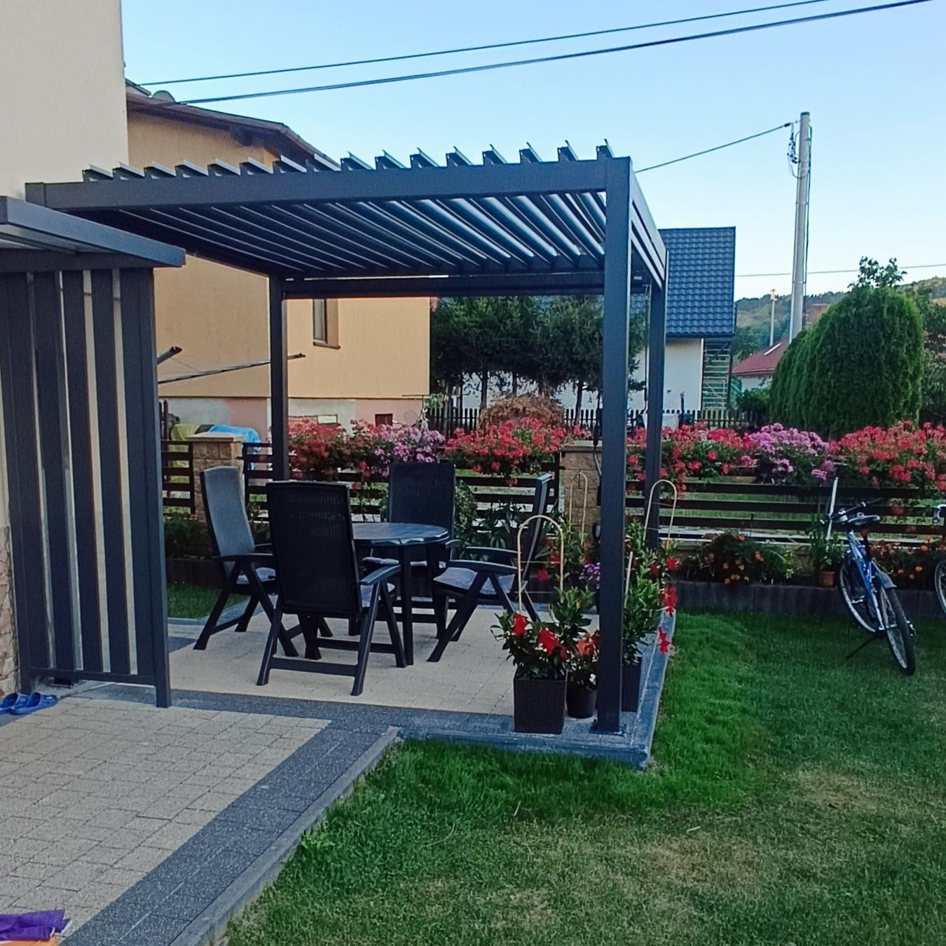 Pergola tarasowa PRIMARY 3x3 Anthracite - Gutroof zdjęcie realizacji 1