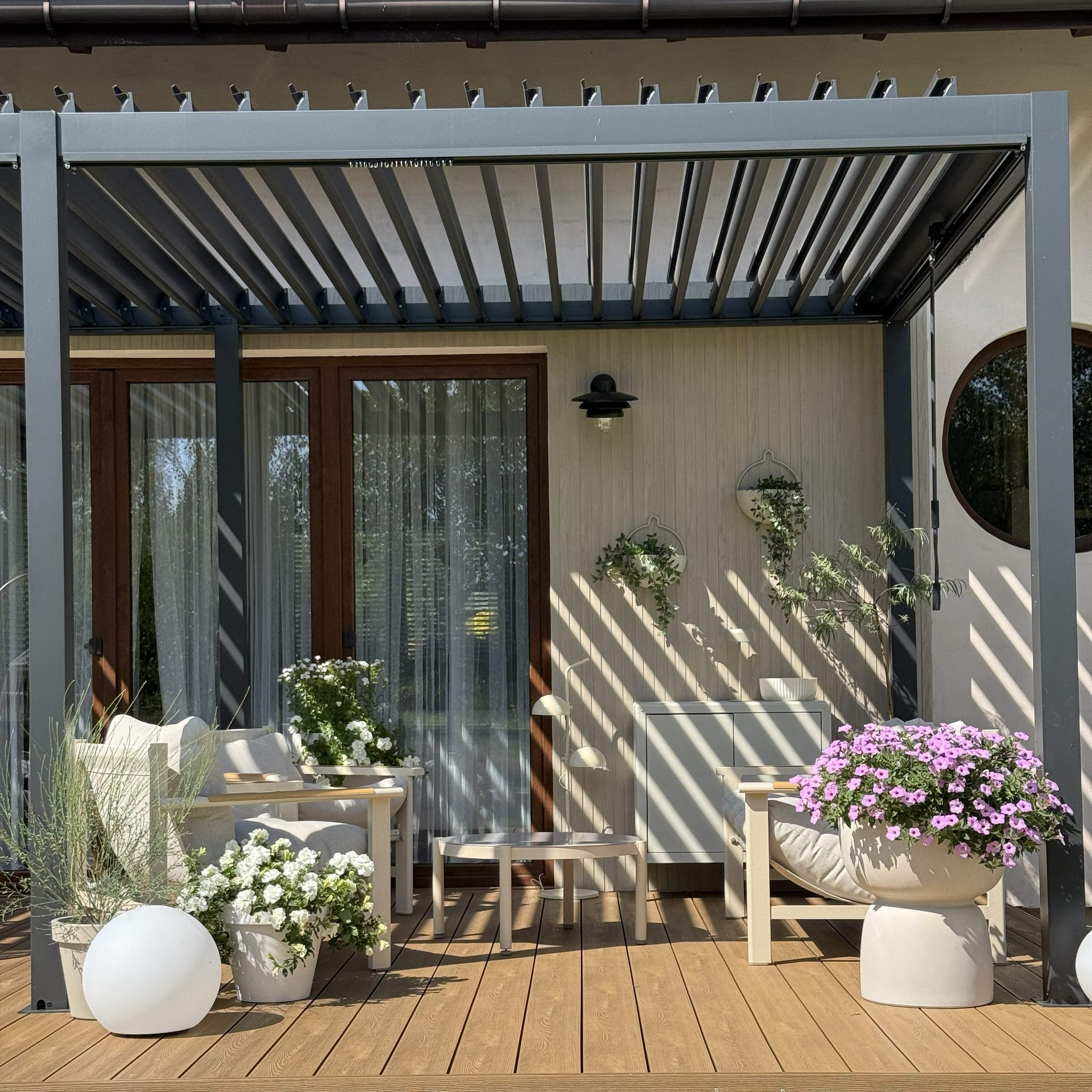 Pergola ogrodowa PRIMARY 3x5.8 Anthracite - Gutroof zdjęcie realizacji 3