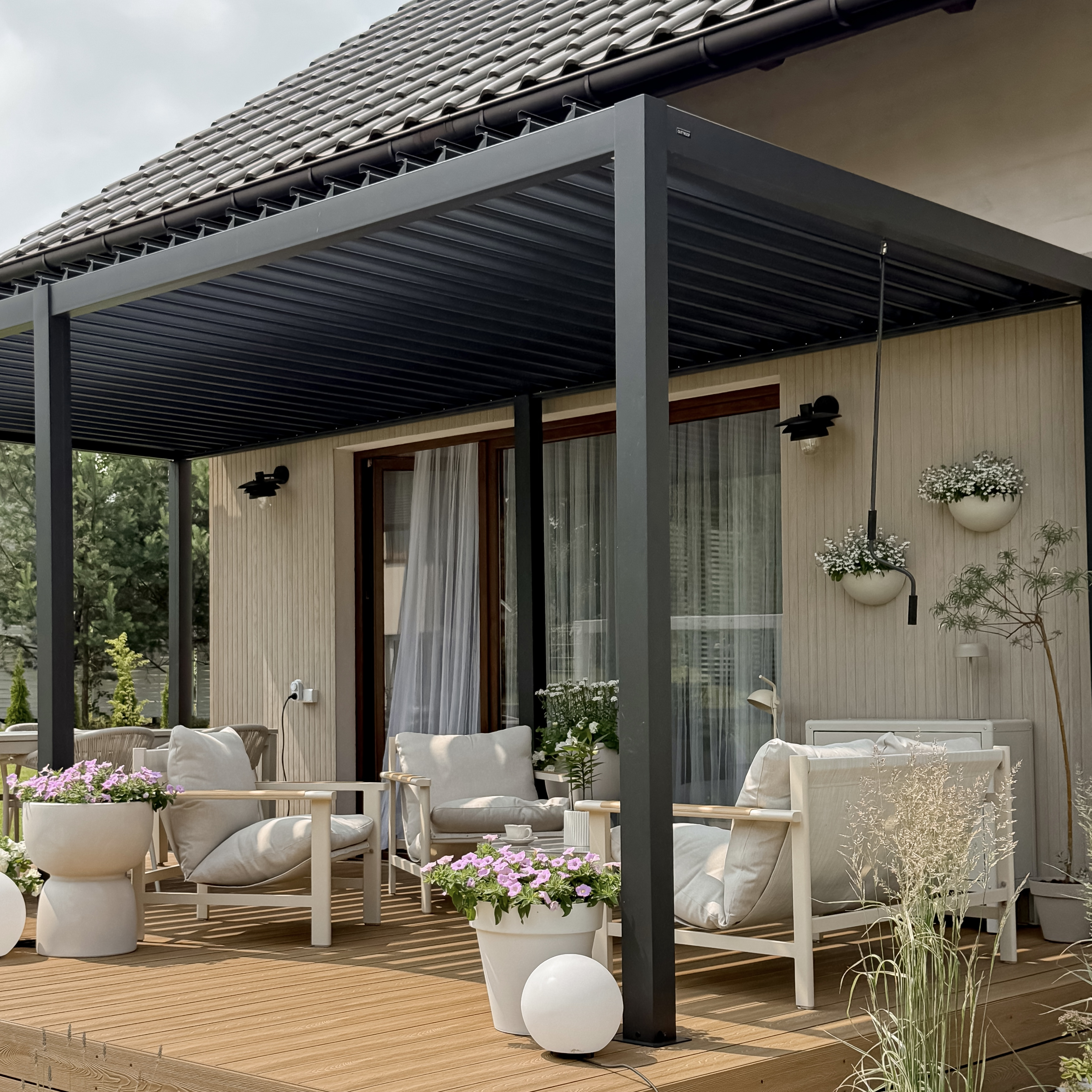 Pergola ogrodowa PRIMARY 3x5.8 Anthracite - Gutroof zdjęcie realizacji 9
