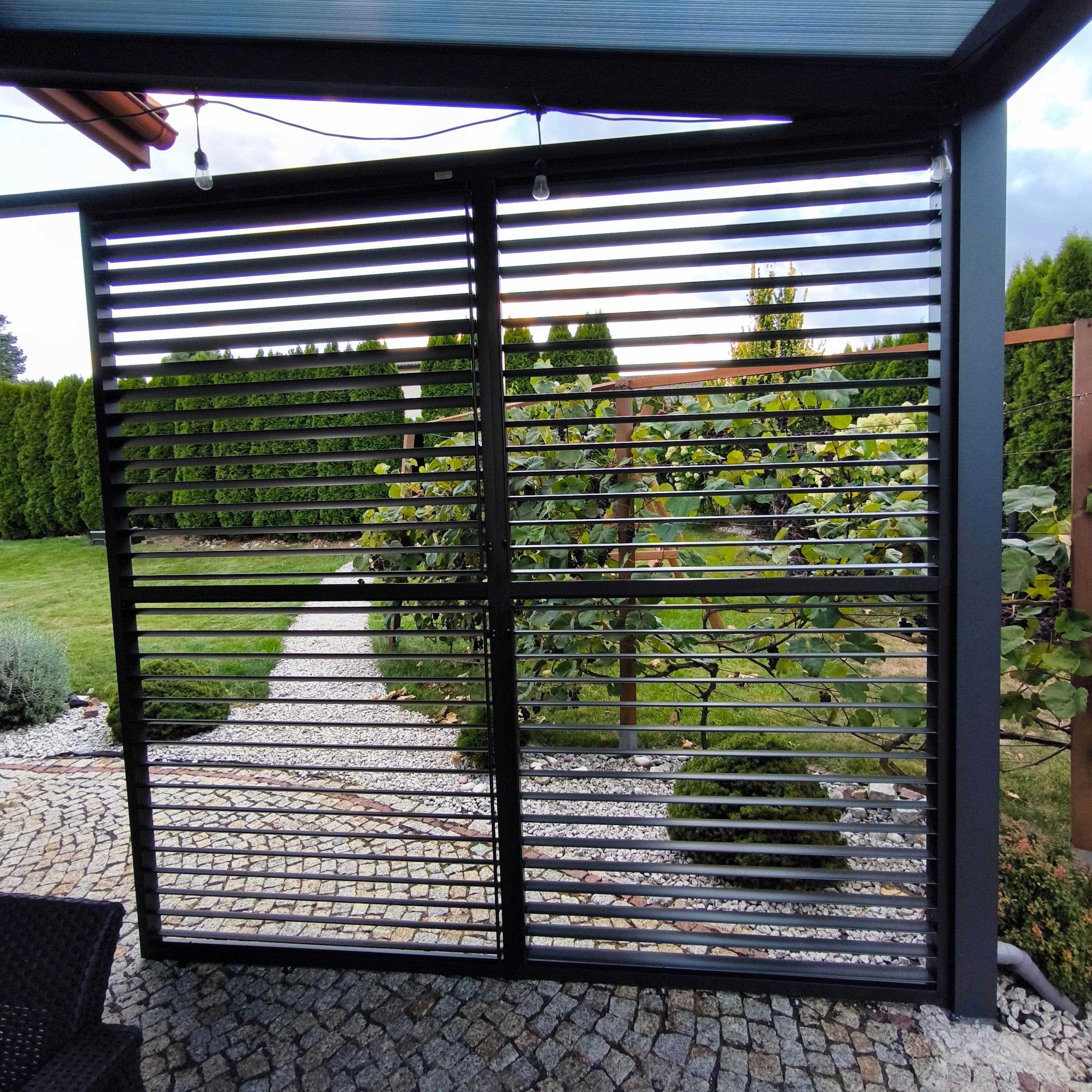 Regulowany panel żaluzjowy do pergoli PRIMARY 1,3 m, Anthracite - GUTROOF zdjęcie realizacji 10