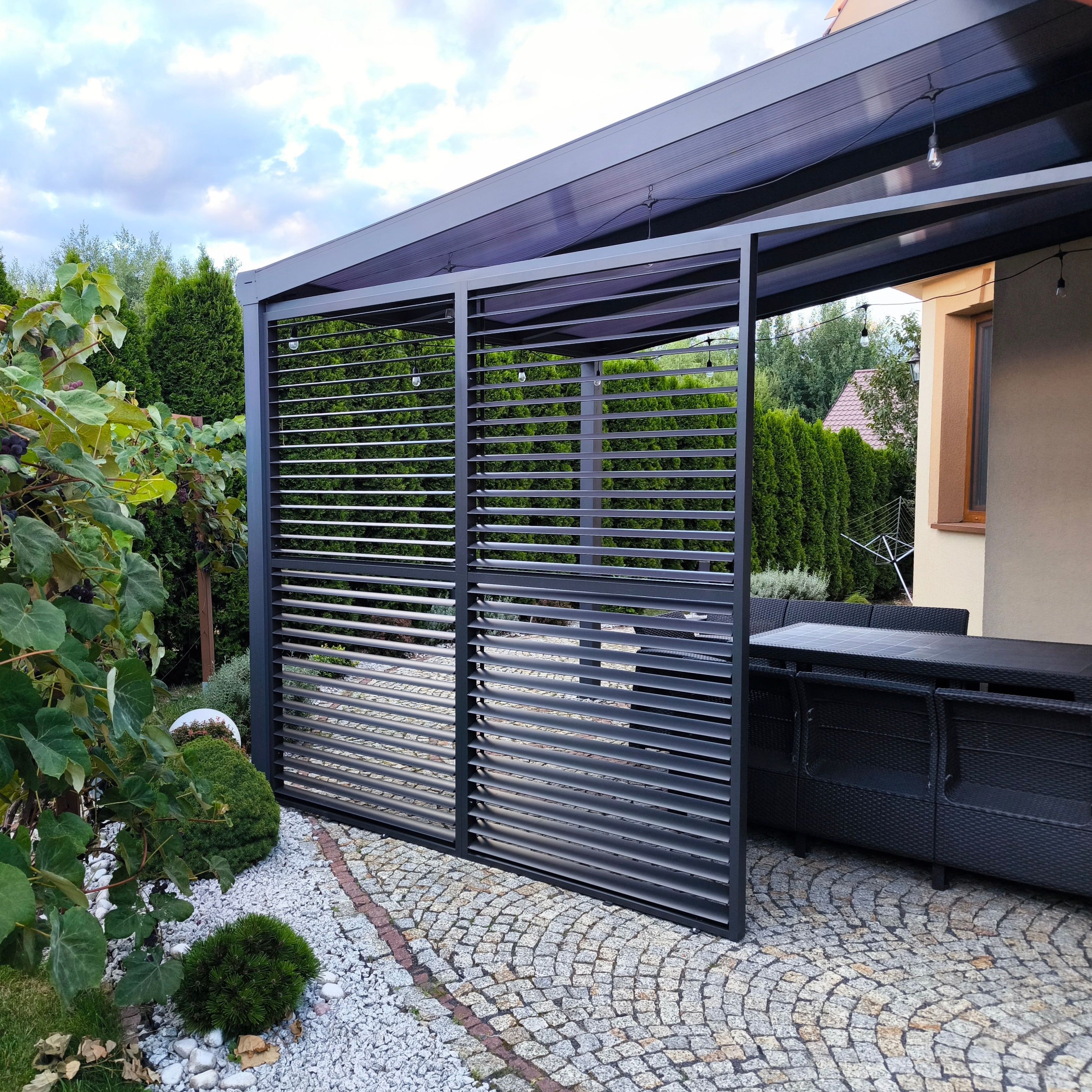Regulowany panel żaluzjowy do pergoli PRIMARY 1,3 m, Anthracite - GUTROOF zdjęcie realizacji 12