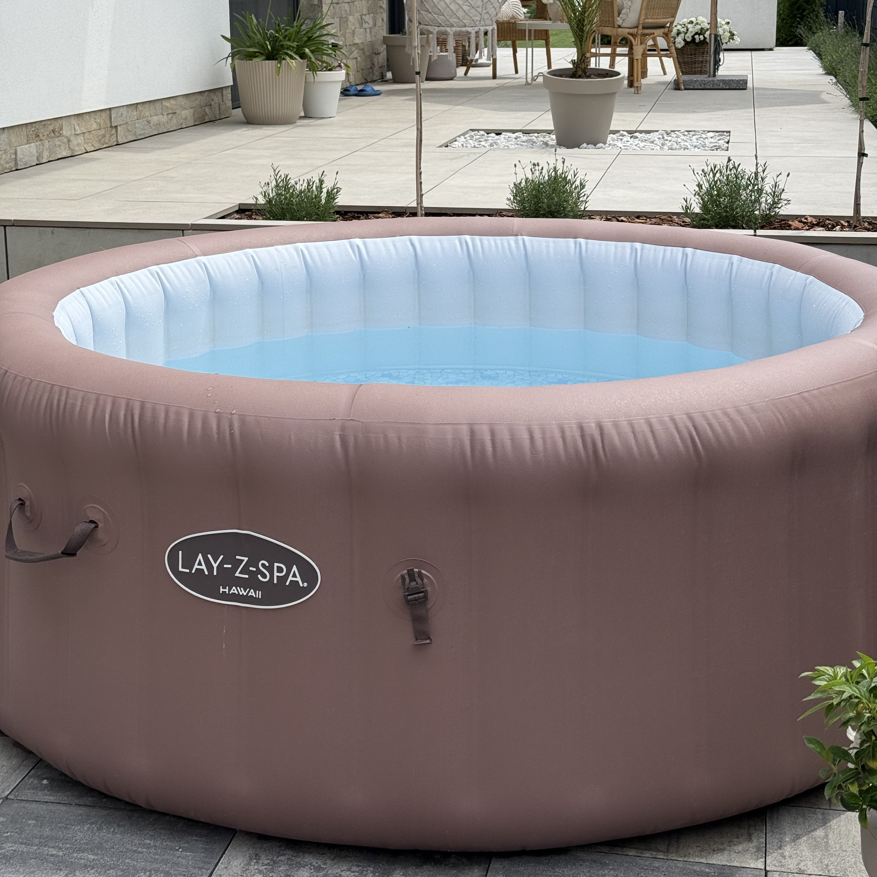 Jacuzzi dmuchane LAY-Z-SPA® HAWAII SMART AIRJET™  dla 4-6 osób Terracotta Round - BESTWAY 6001G  zdjęcie realizacji 1