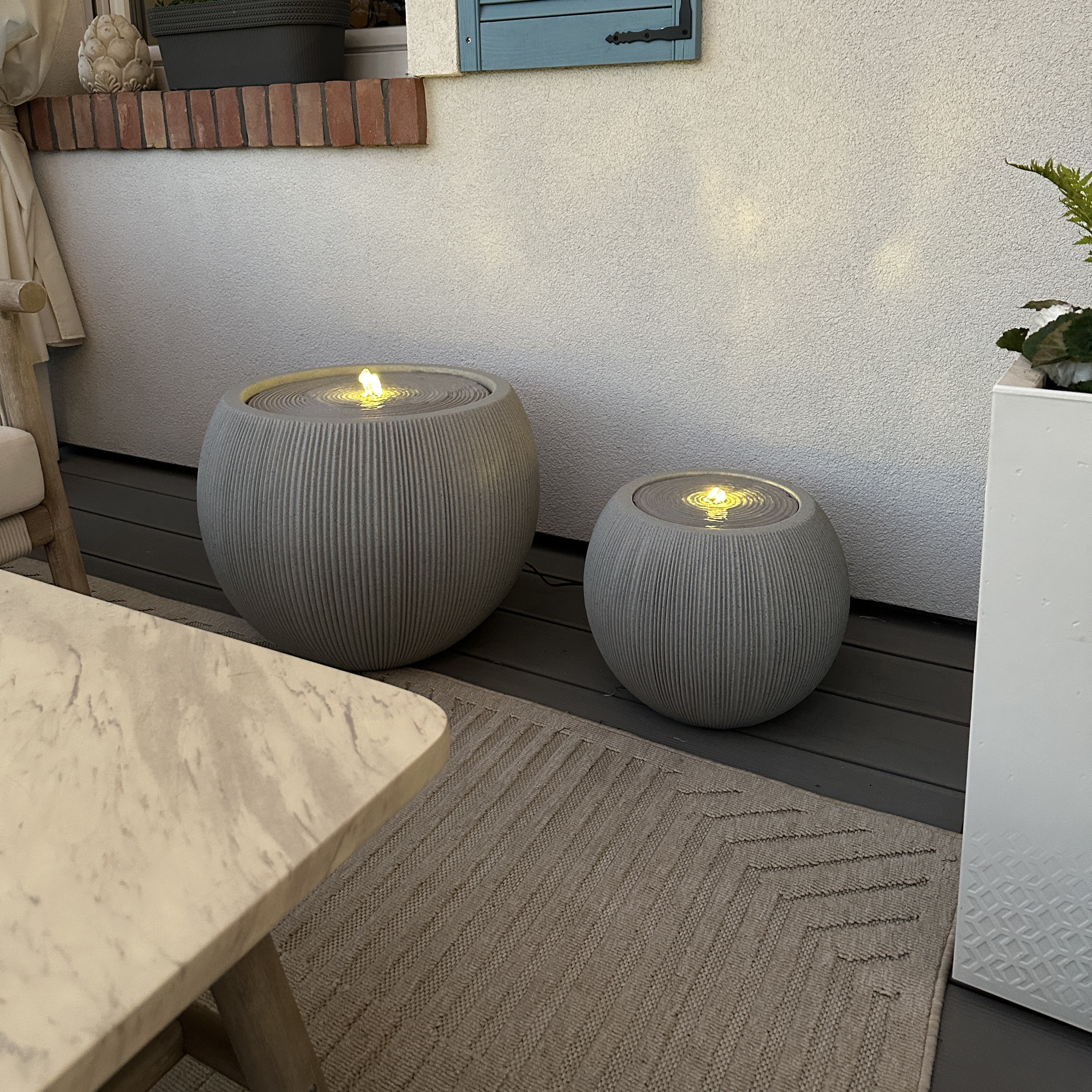 Fontanna na taras AQUALIGHT LED 53x41,5 cm Light Beige - MoodMe zdjęcie realizacji 2