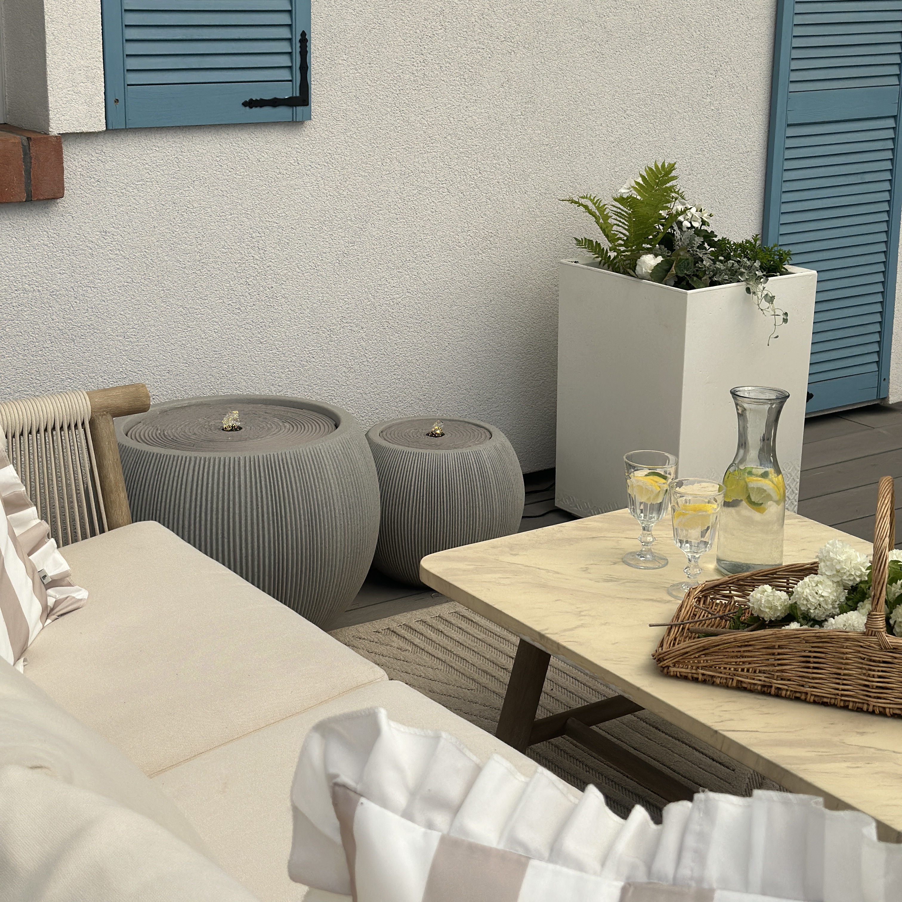 Fontanna na taras AQUALIGHT LED 53x41,5 cm Light Beige - MoodMe zdjęcie realizacji 6