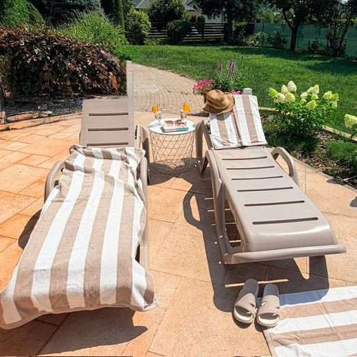Leżaki do ogrodu MONOBLOCK Taupe KOMPLET 2 SZTUK New - Bjorkka zdjęcie realizacji 1