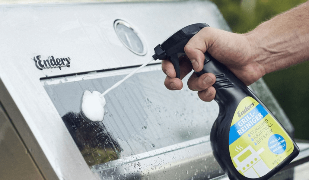 Płyn do czyszczenia grilla 500 ml - ENDERS podczas czyszczenia szyby grilla