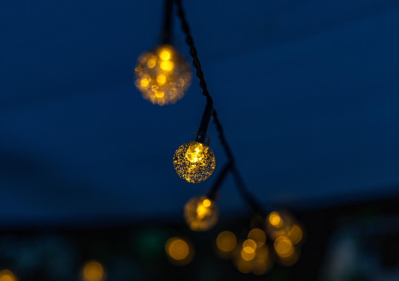 Girlanda pod gołym niebem