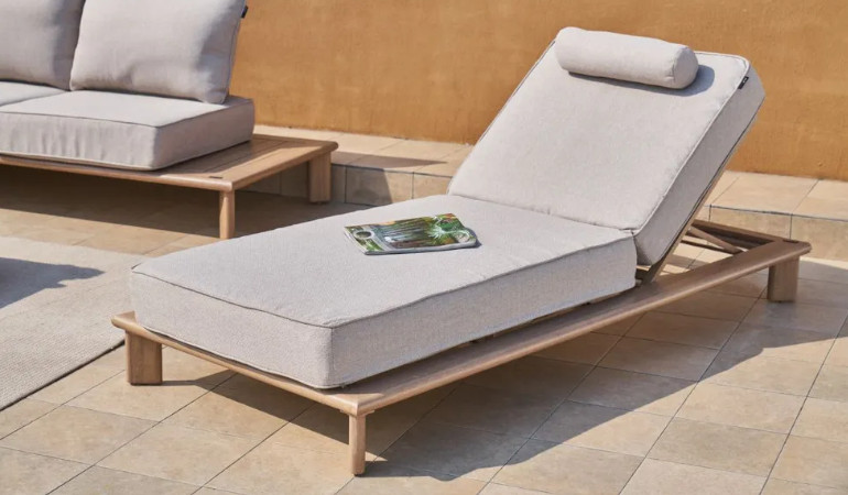 Leżak ogrodowy z poduszką MAGELLAN Wood Look - Furrore