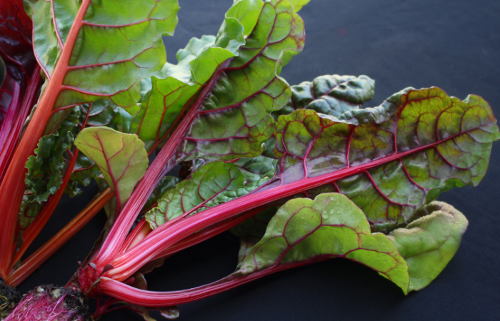 botwina ulożona w kuchni na stole przygotowana do krojeniaa