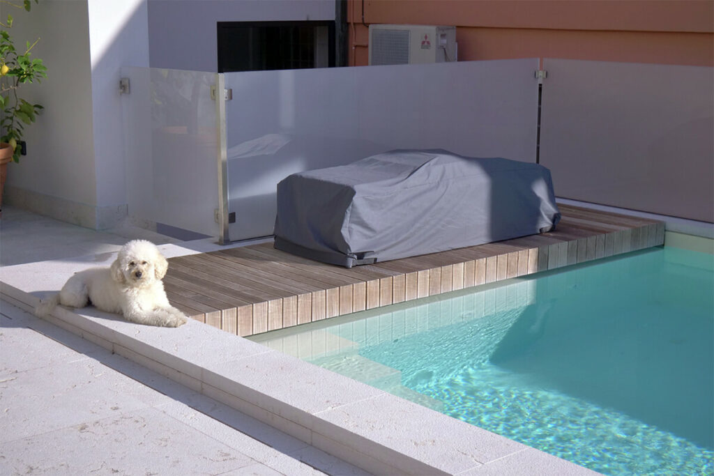 Ochrona mebli przy basenie 