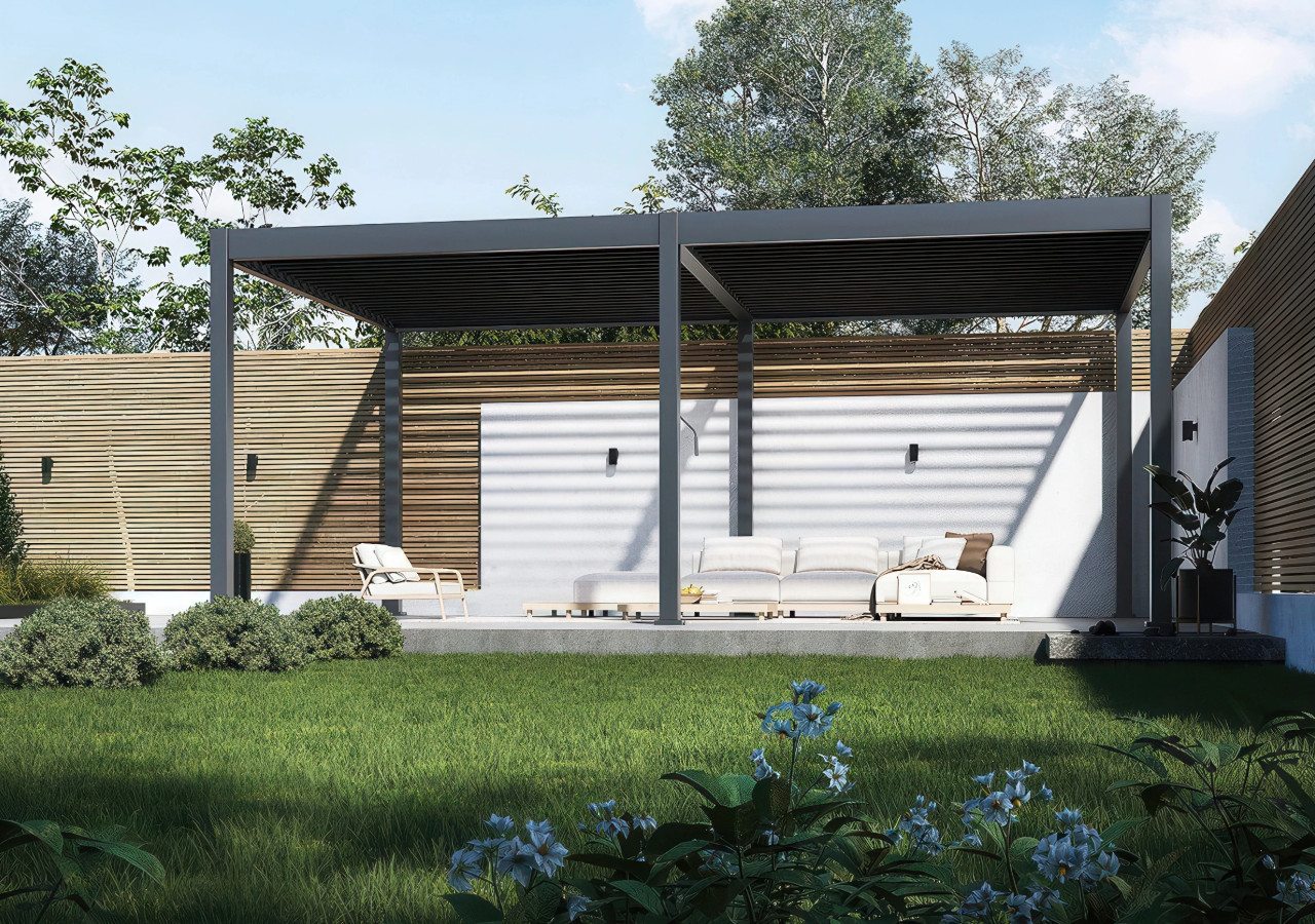Nowoczesna antracytowa pergola aluminiowa z zestawem wypoczynkowym w ogrodzie, ustawiona przy drewnianym ogrodzeniu