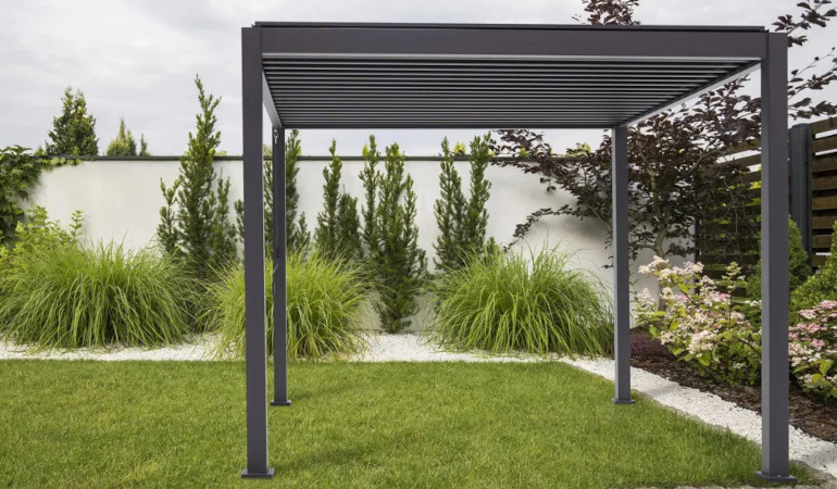 Pergola ogrodowa aluminiowa Premium Anthracite 3x4 - Gutroof w ogrodzie
