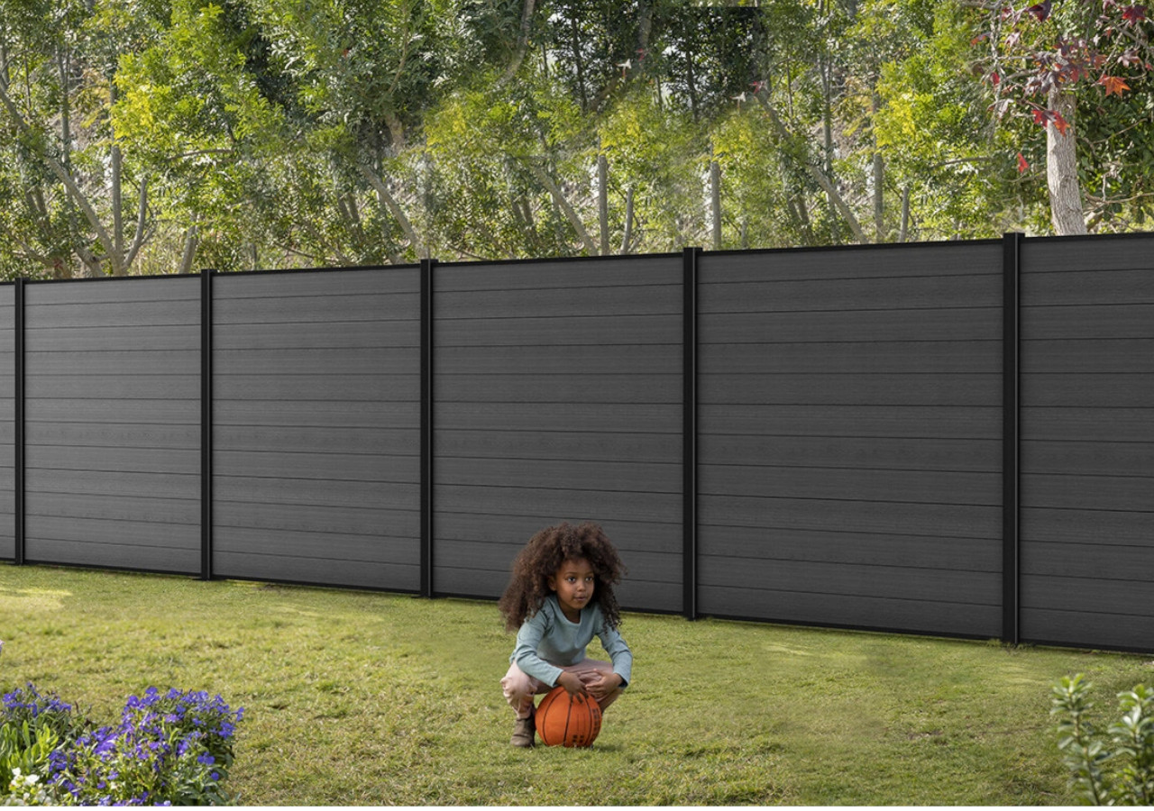 Płot ogrodowy szary 3,6m do mocowania na tarasie&ndash; Keter