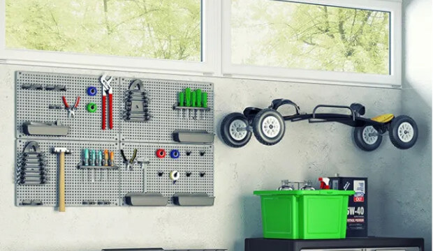 Tablica narzędziowa Keter/Kis w aranżacji w garażu