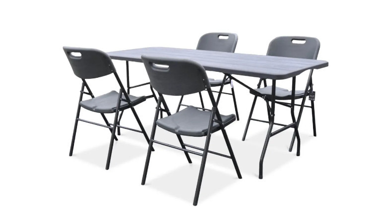 Czarny zestaw cateringowy na białym tle